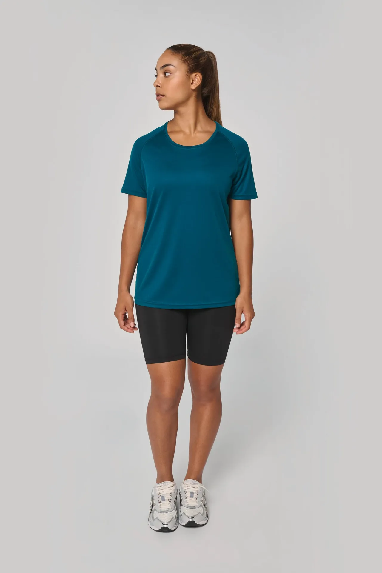 Damen-Sportshirt aus Recyclingmaterial mit Rundhalsausschnitt