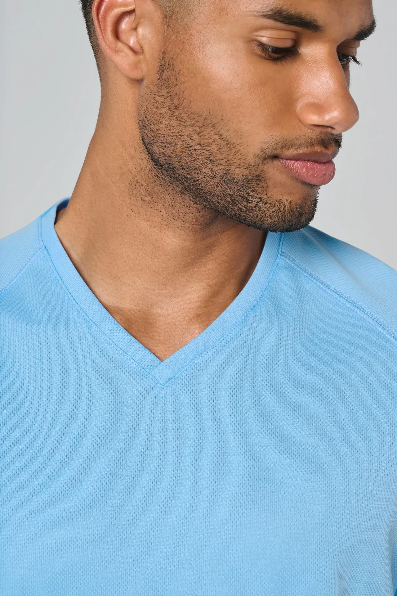 Herren Kurzarm-Sportshirt mit V-Ausschnitt