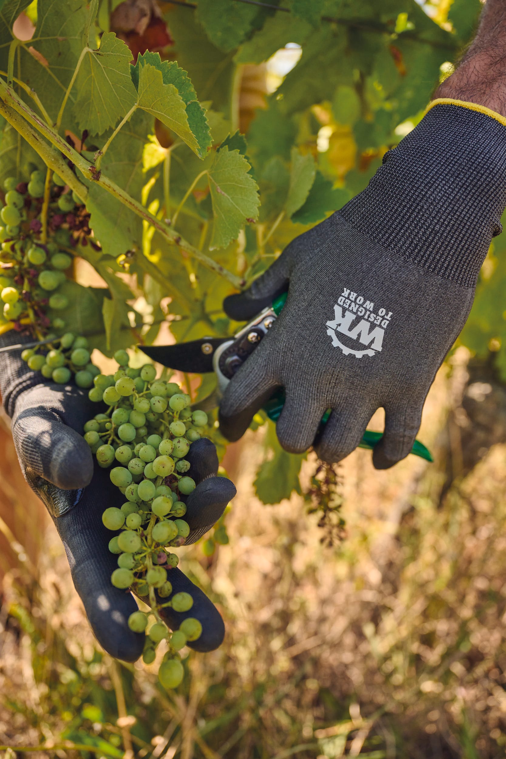 Touchscreen-kompatible und schnittfeste Schutzhandschuhe