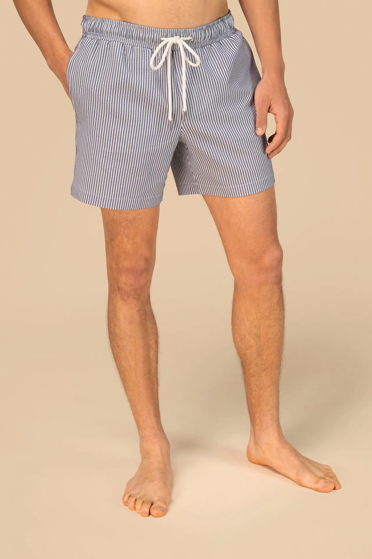 Umweltfreundliche gestreifte Badeshorts für Herren