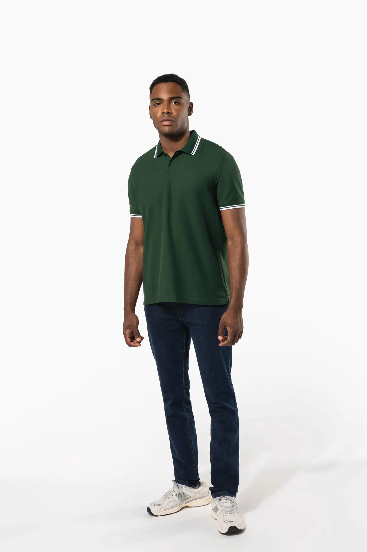 Herren Poloshirt mit kurzen Ärmeln und kontrastfarbenen Paspeln