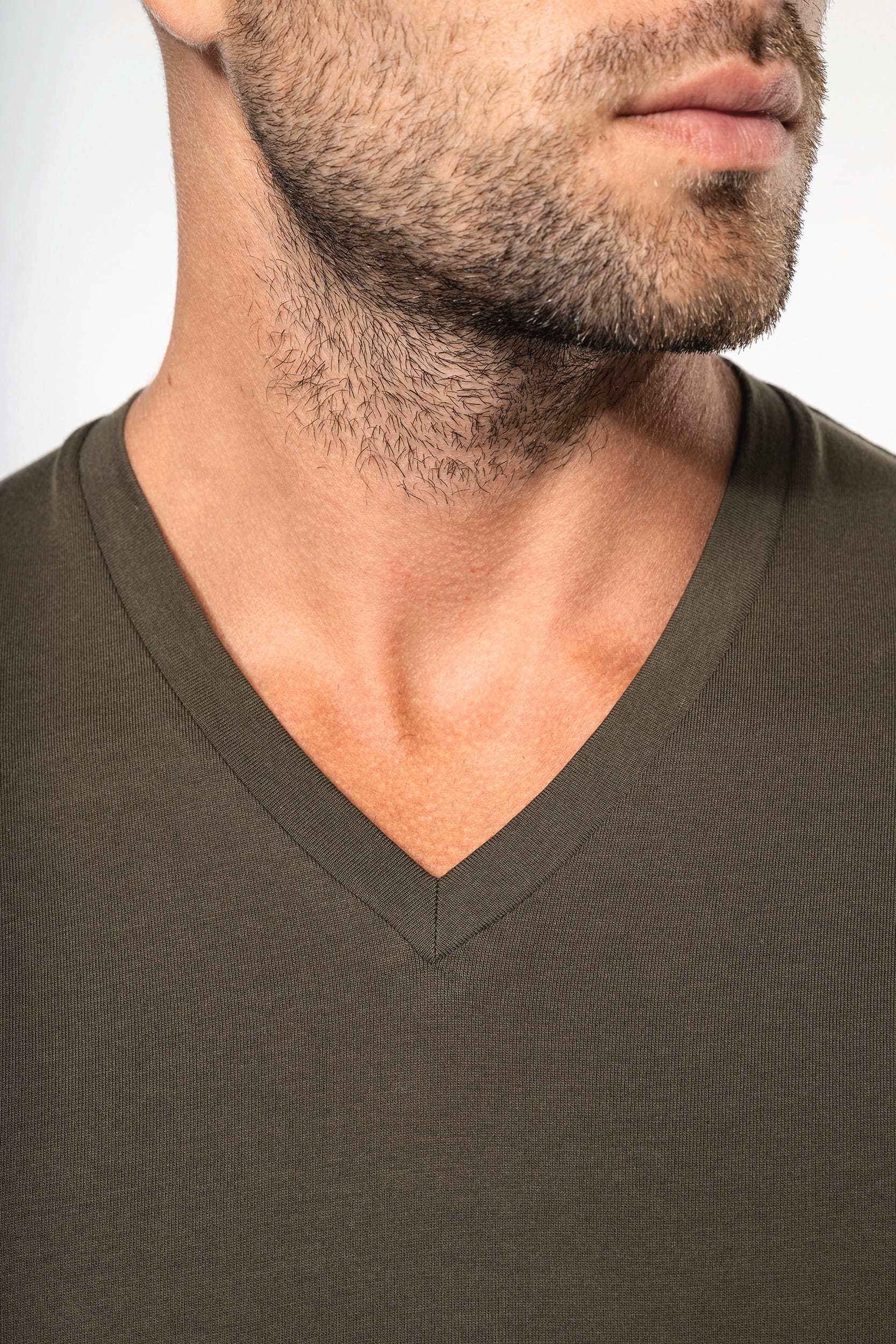 Men's long-sleeved V-neck T-shirt