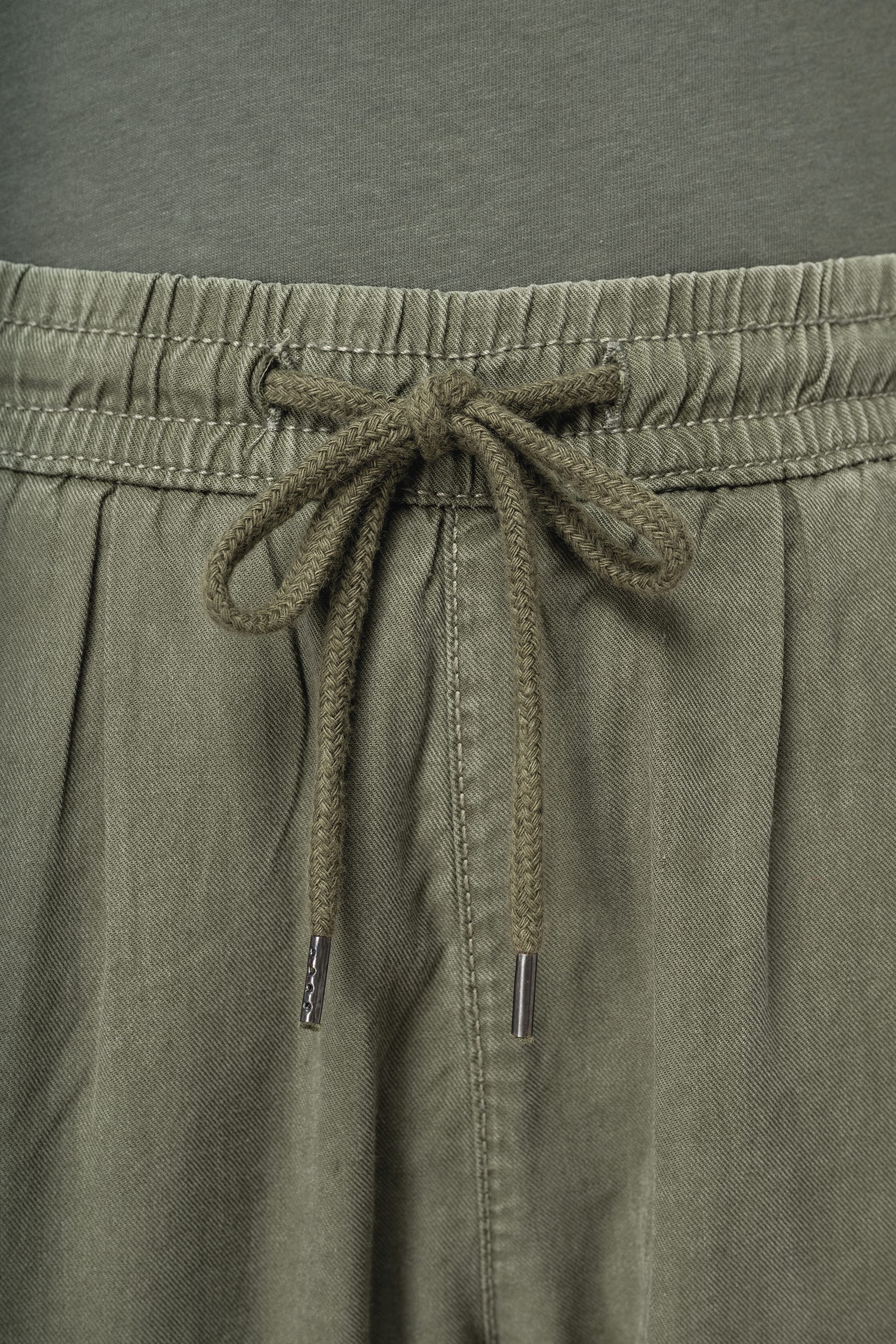 Umweltfreundliche ausgewaschene Damenhose aus Lyocell