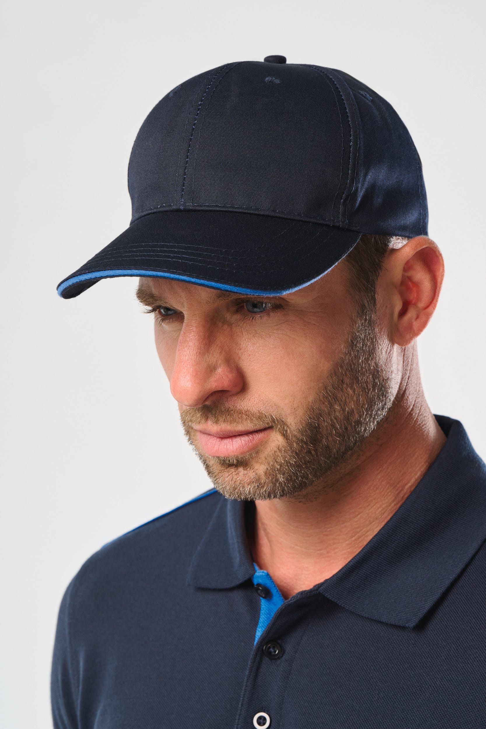 6-Panel-Cap mit Kontrast-Sandwichschirm OEKO-TEX® STANDARD 100