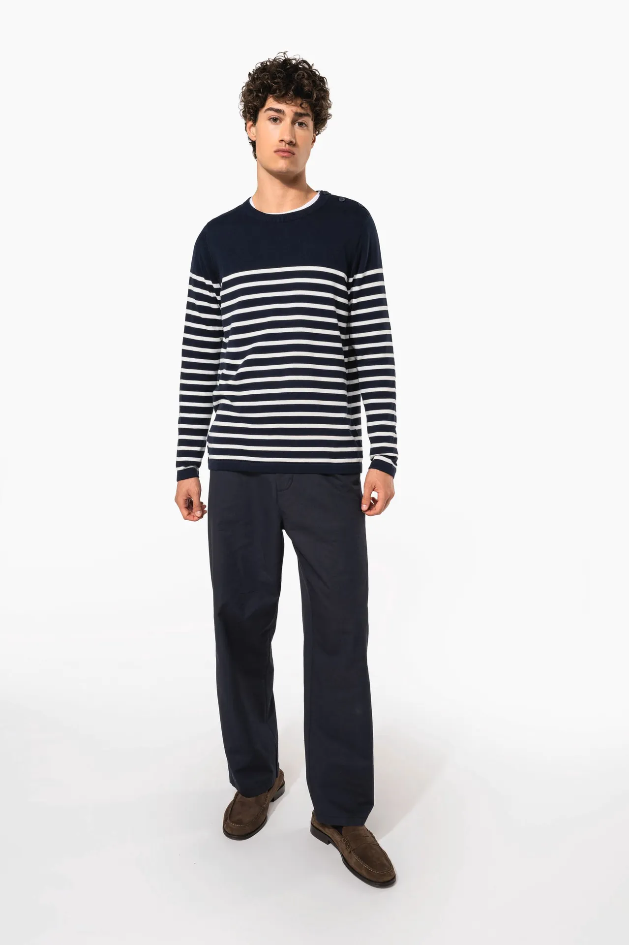 Herrenpullover im Marine-Stil