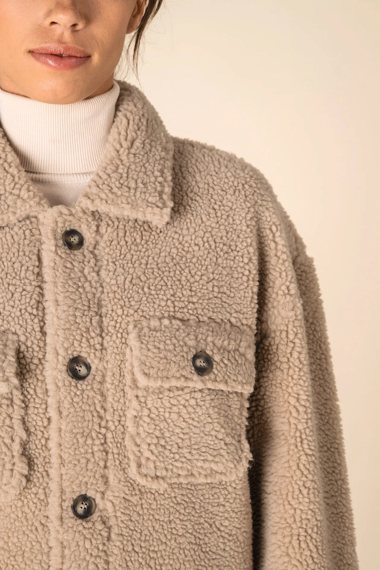 Unisex-Überhemd aus Sherpa mit überschnittenen Schultern