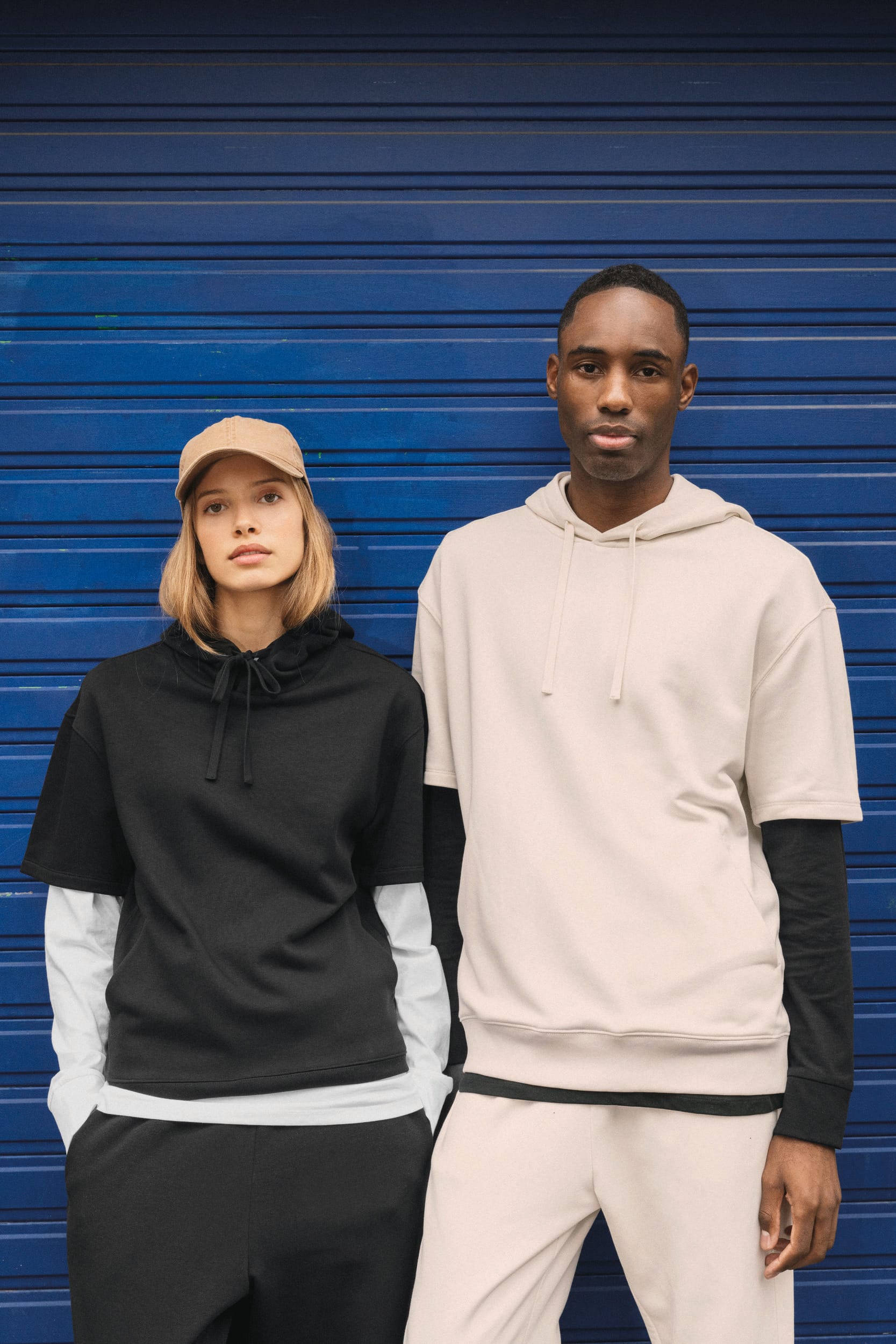 Umweltfreundliches Unisex Kapuzen-Sweatshirt mit überschnittener Schulterpartie aus French Terry