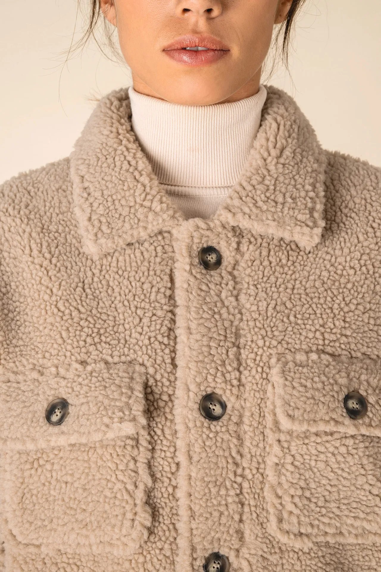 Unisex-Überhemd aus Sherpa mit überschnittenen Schultern