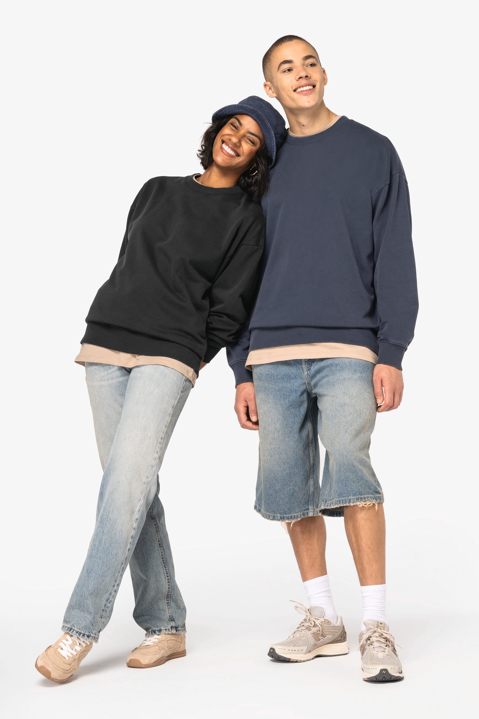 Ausgewaschenes umweltfreundliches Oversize Unisex-Sweatshirt mit Rundhalsausschnitt Ausgewaschenes umweltfreundliches Oversize Unisex-Sweatshirt mit Rundhalsausschnitt