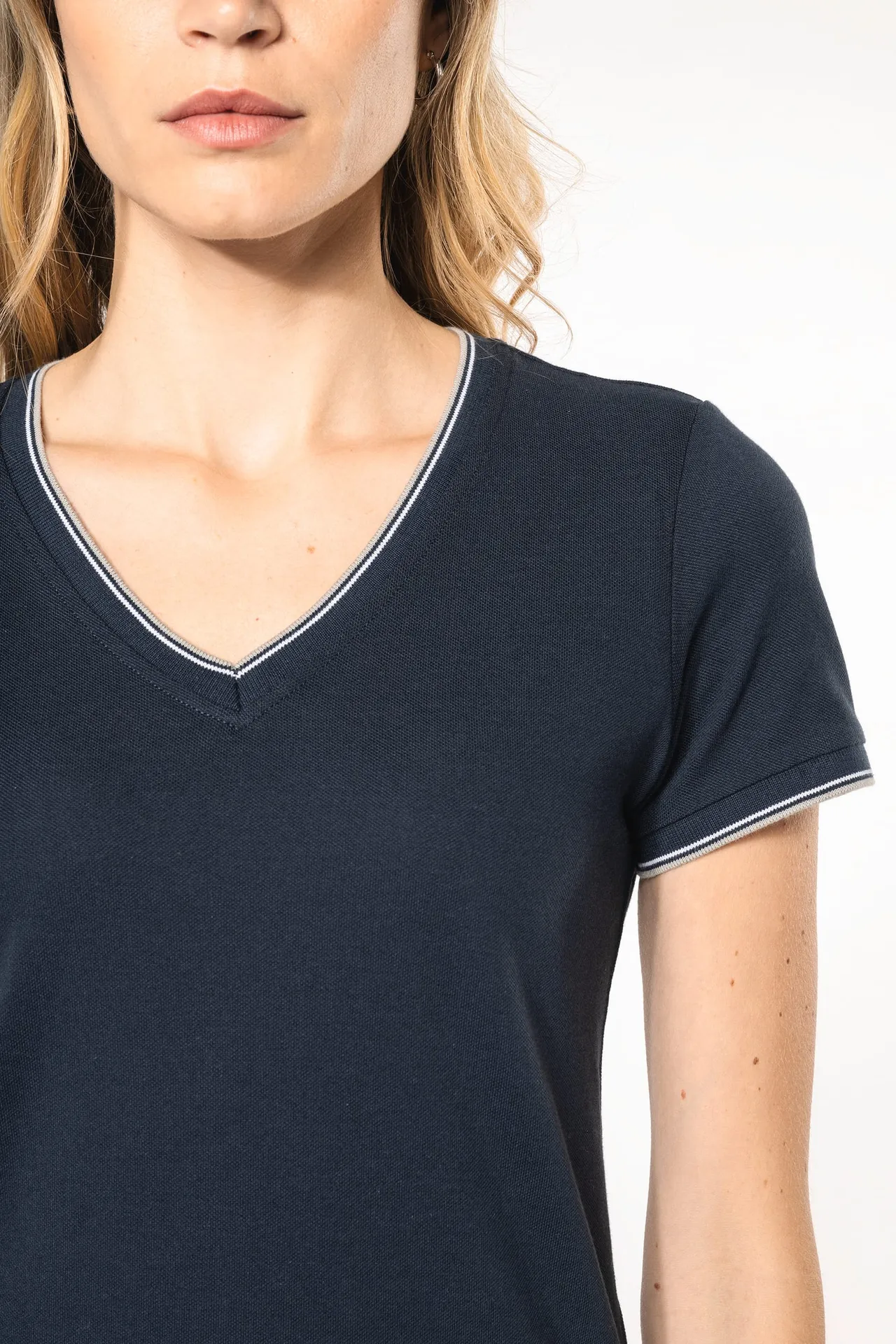 Damen T-Shirt aus Piqué-Trikot mit V-Ausschnitt