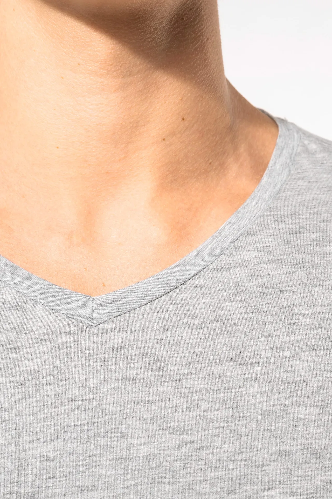 Kurzarm-T-Shirt mit V-Ausschnitt