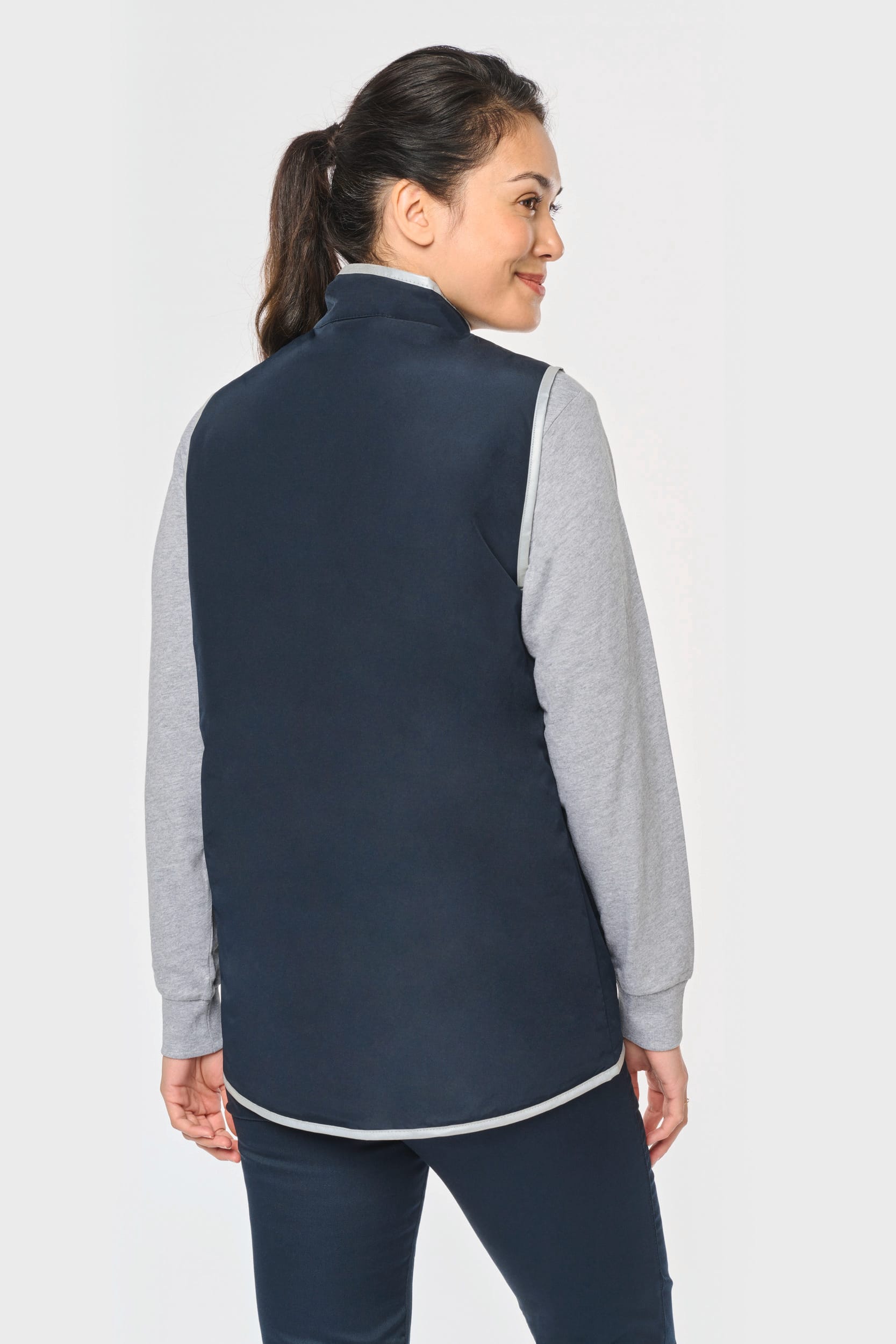 4-lagiger Bodywarmer mit Wärmeisolierung. 4-lagiger Bodywarmer mit Wärmeisolierung.