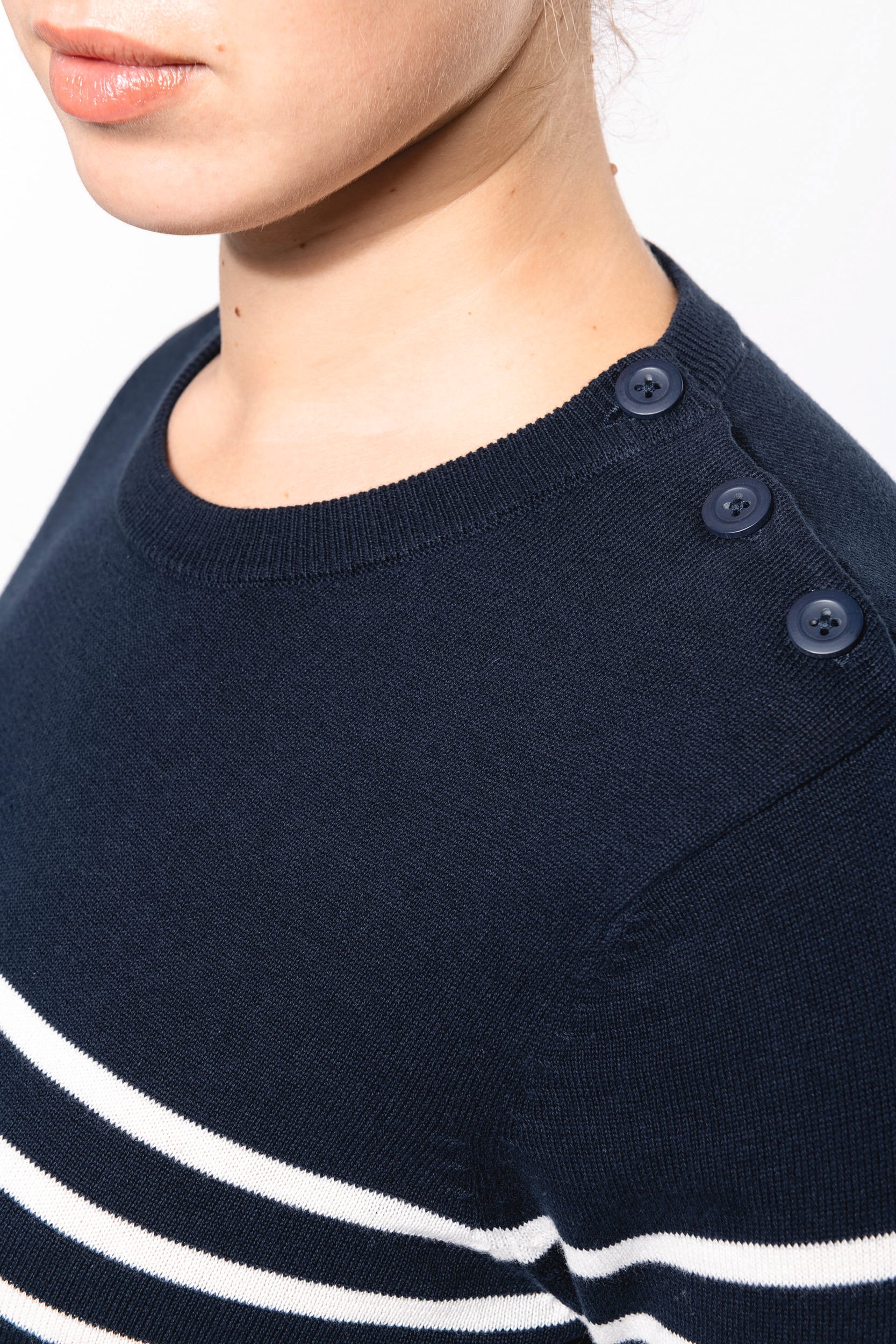 Damenpullover im Marine-Stil