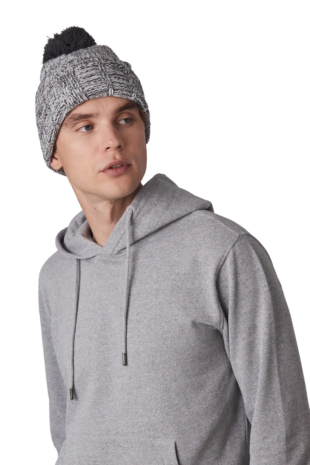 Bommelmütze mit Umschlag.