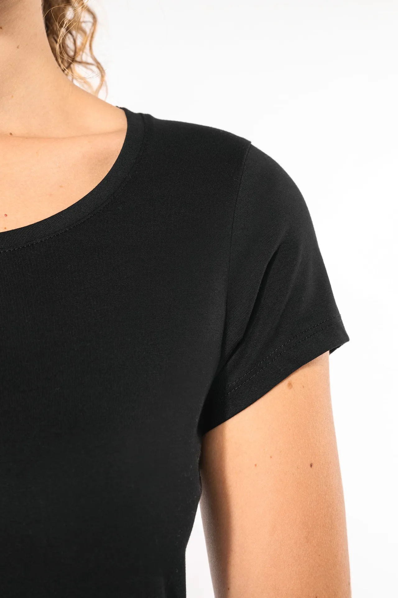 Ladies’ boat neck short-sleeved T-shirt