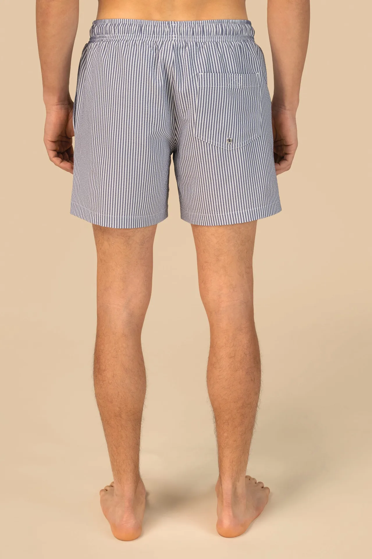 Umweltfreundliche gestreifte Badeshorts für Herren