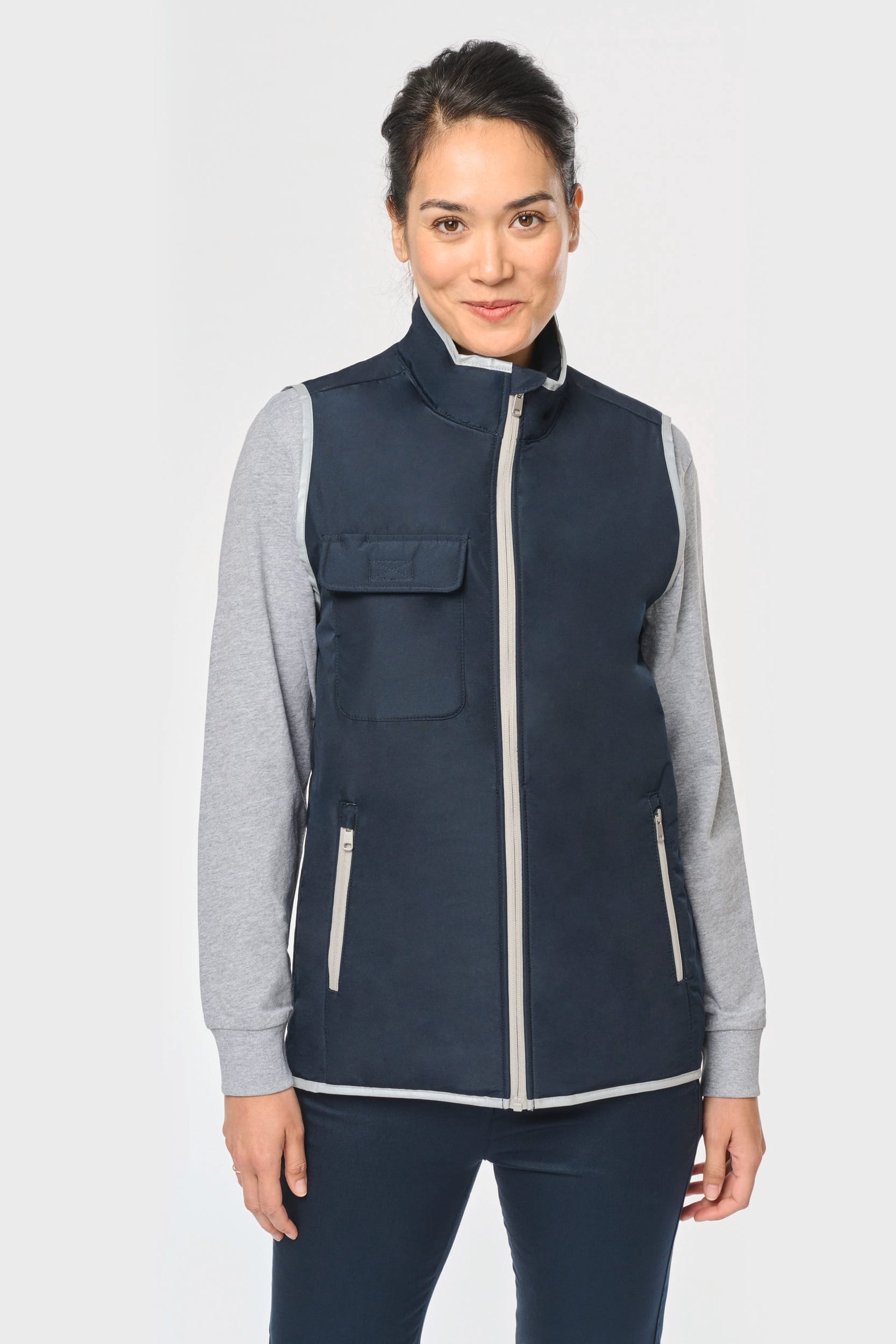4-lagiger Bodywarmer mit Wärmeisolierung. 4-lagiger Bodywarmer mit Wärmeisolierung.