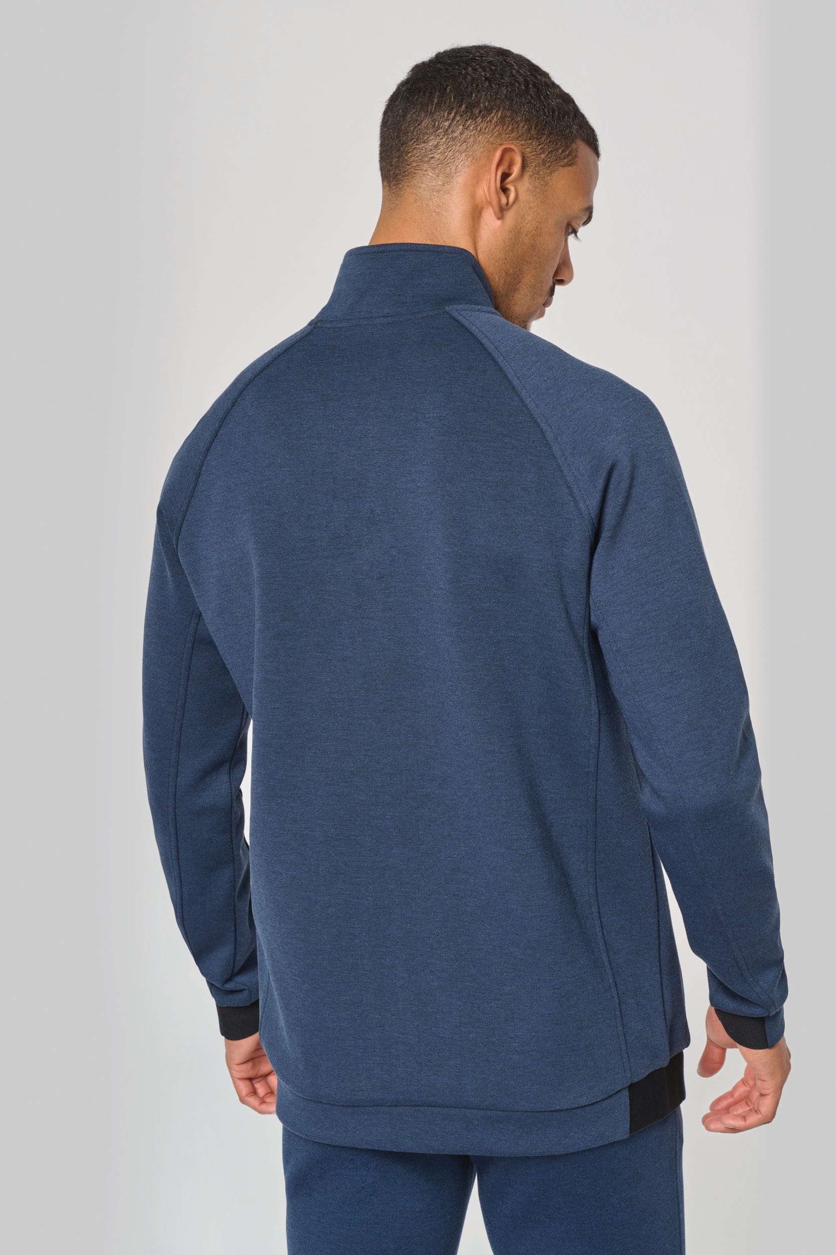 Jacke mit hochgeschlossenem Kragen