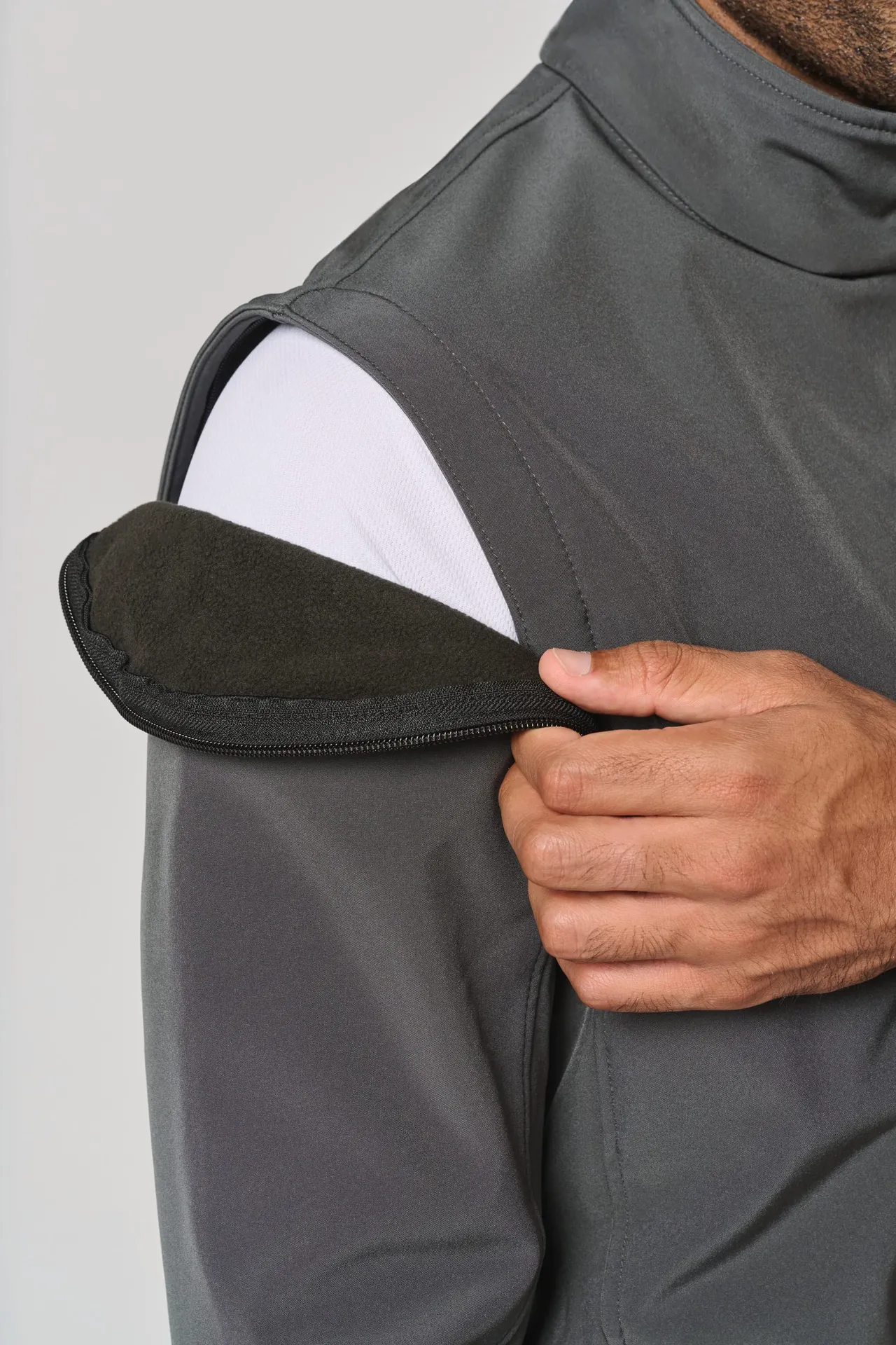 Softshelljacke mit abnehmbaren Ärmeln