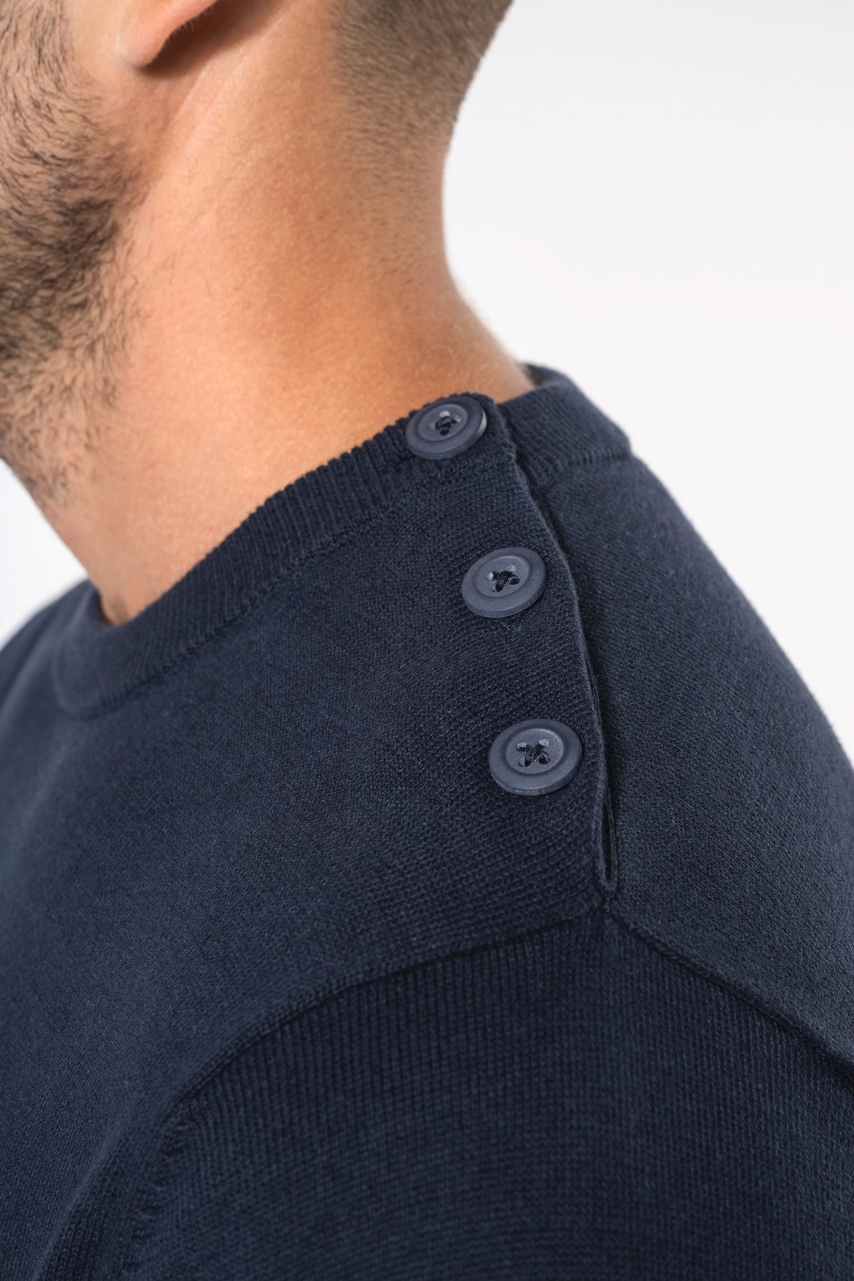 Herrenpullover im Marine-Stil