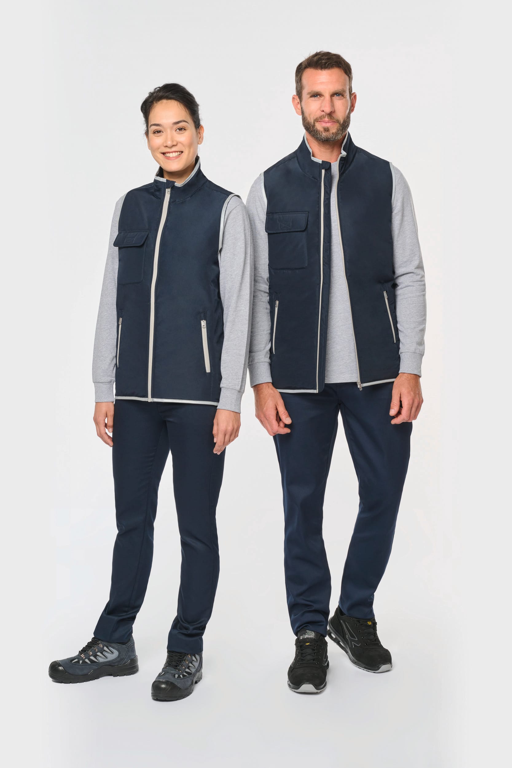 4-lagiger Bodywarmer mit Wärmeisolierung.