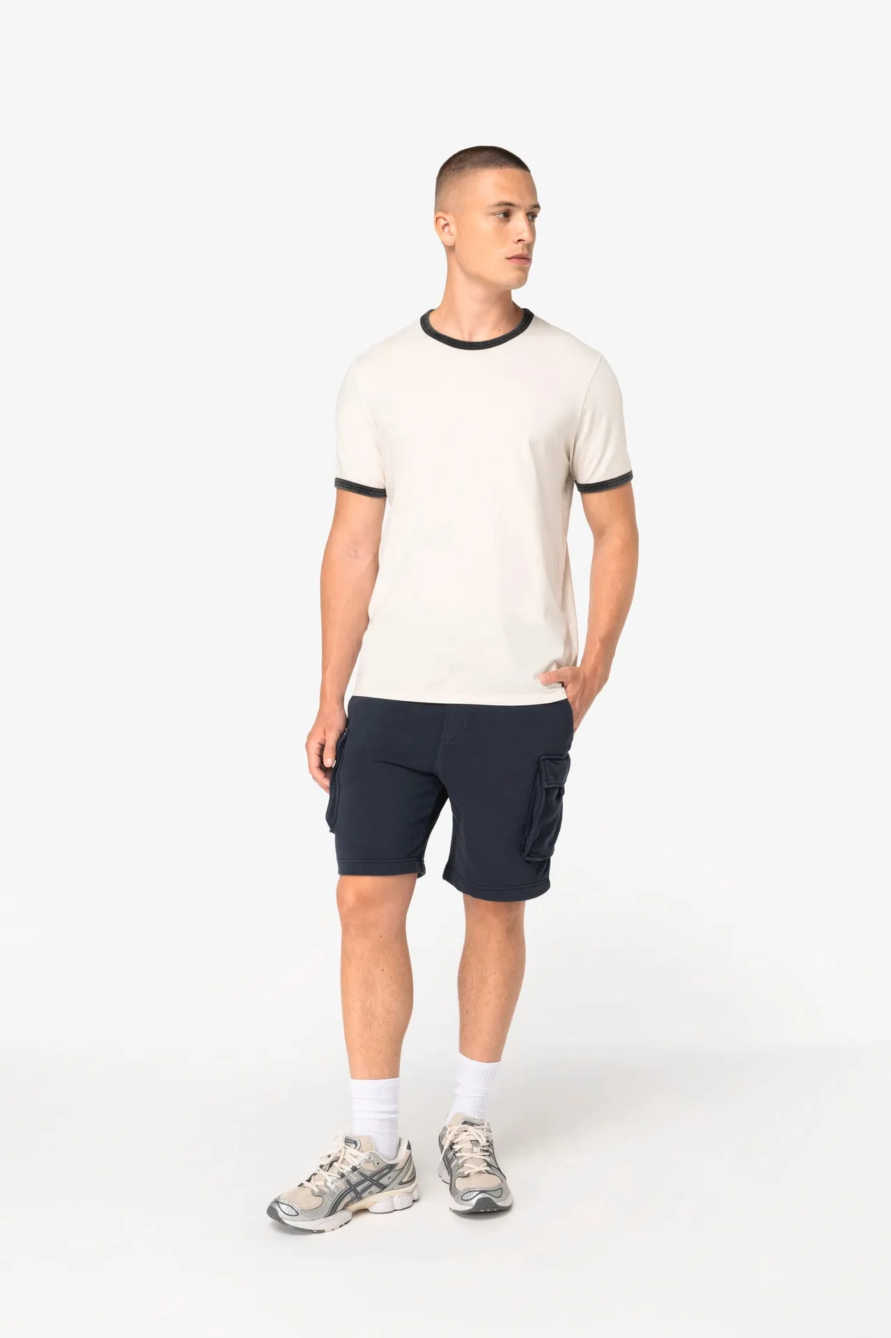 Umweltfreundliches Ringer-T-Shirt mit kontrastierenden Kanten und verwaschenem Effekt für Herren