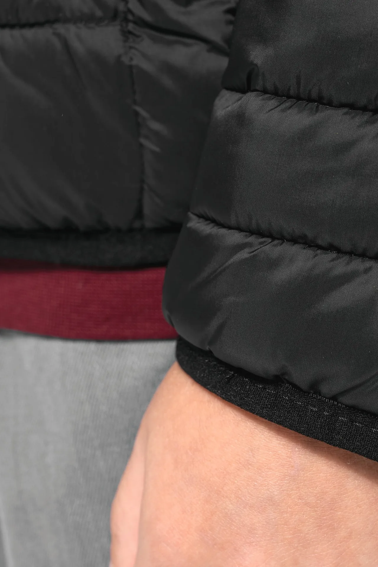 Leichte Steppjacke mit Kapuze