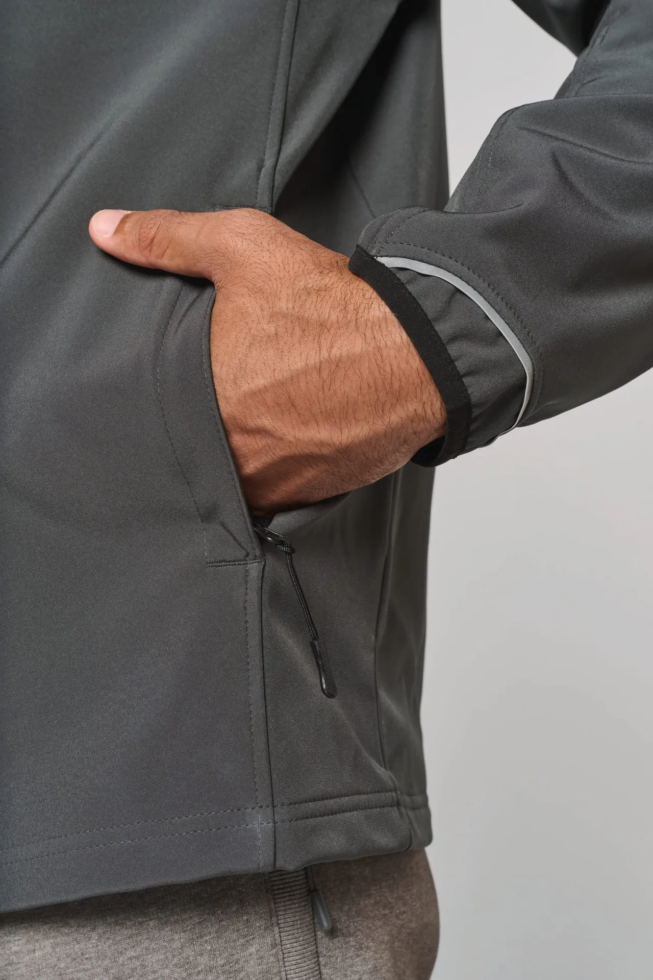 Softshelljacke mit abnehmbaren Ärmeln