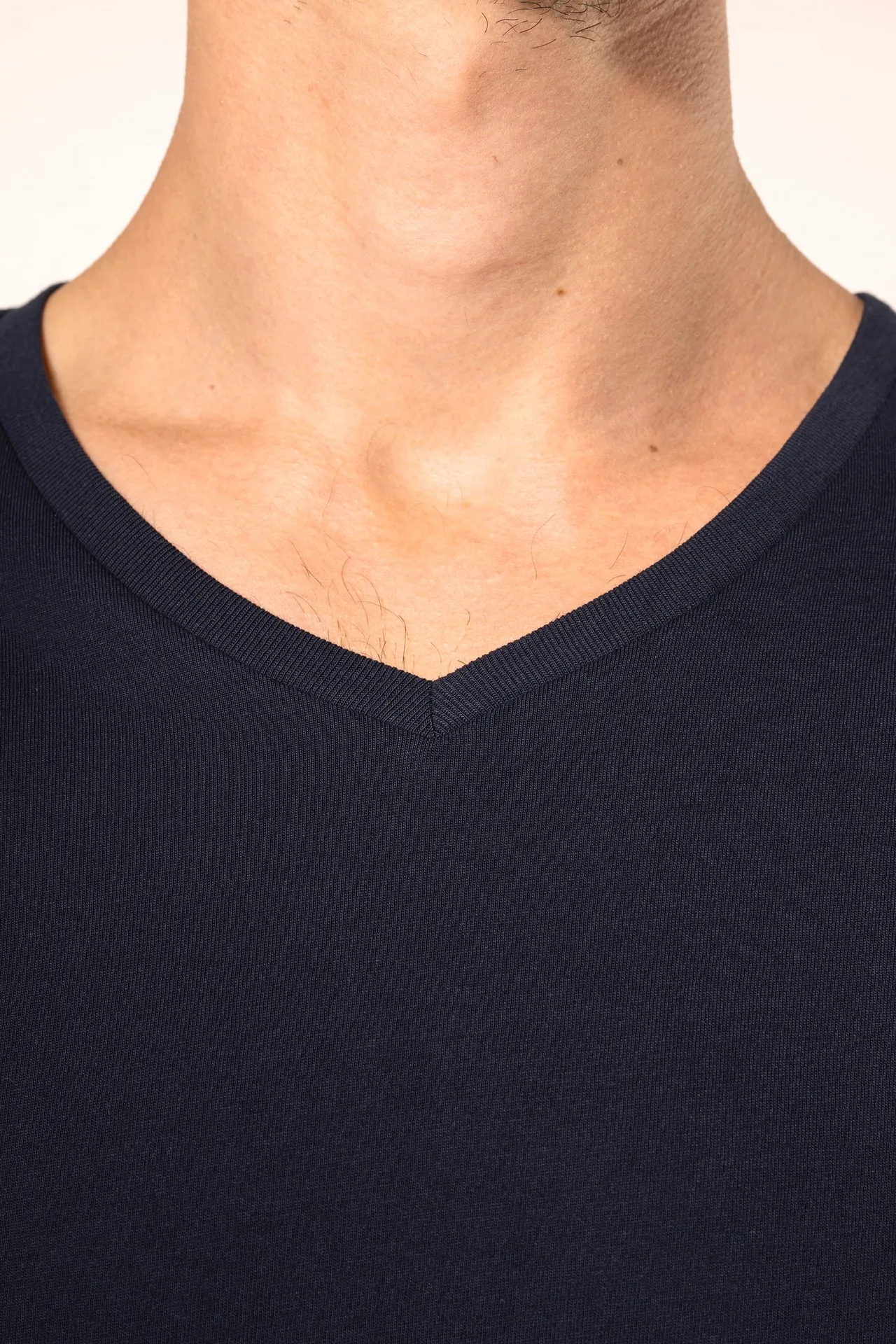 Supima® Herren-T-Shirt mit V-Ausschnitt und langen Ärmeln