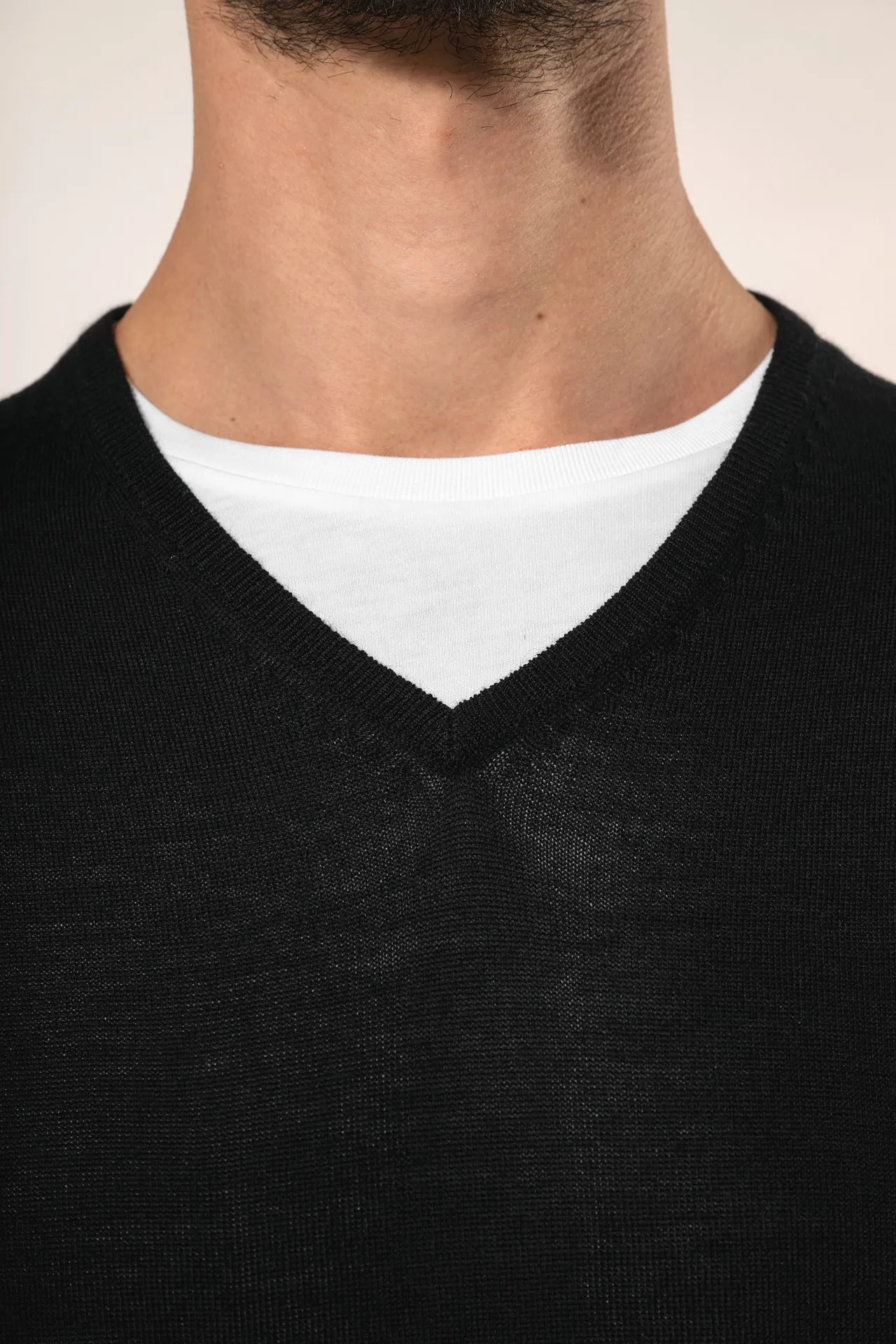 Merino-Herrenpullover mit V-Ausschnitt