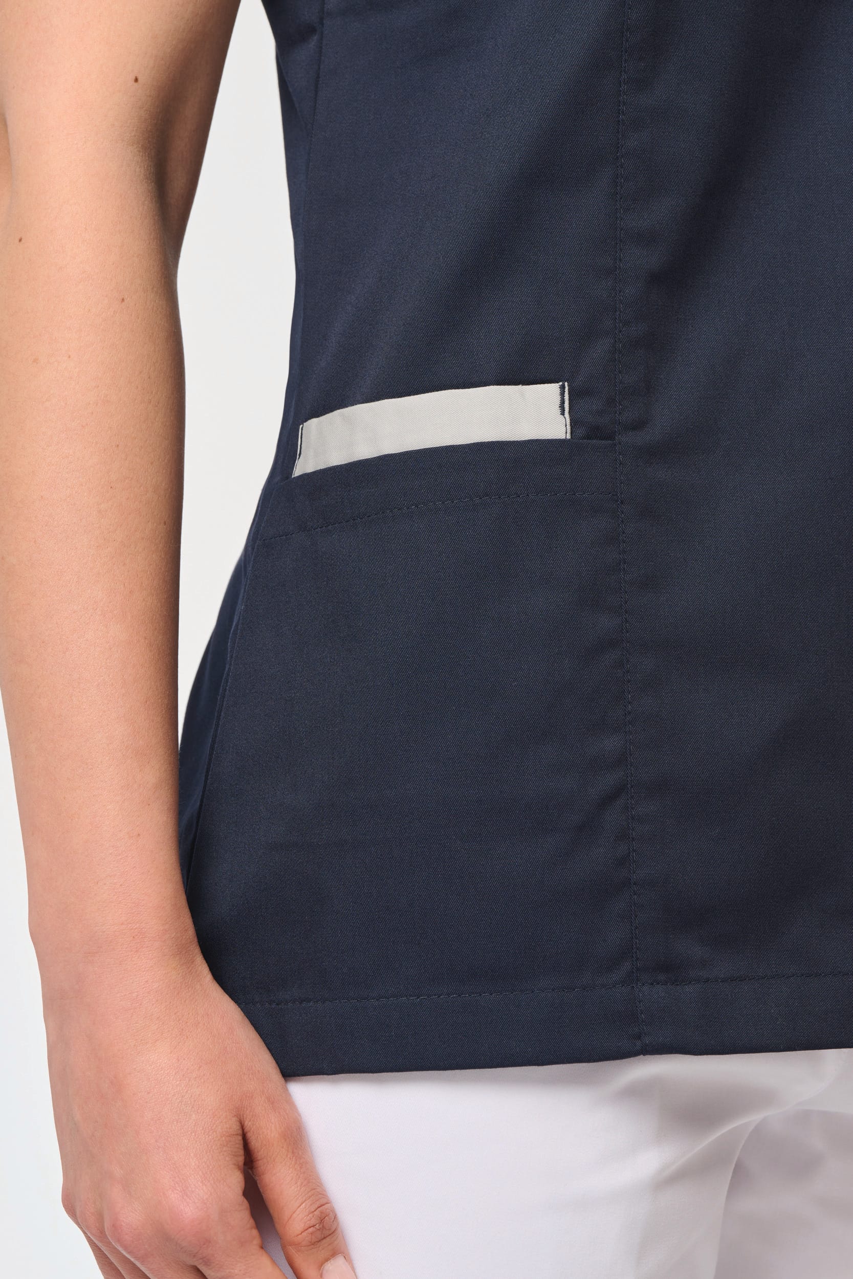 Damenkittel aus Baumwollpolyester mit Druckknöpfen Damenkittel aus Baumwollpolyester mit Druckknöpfen
