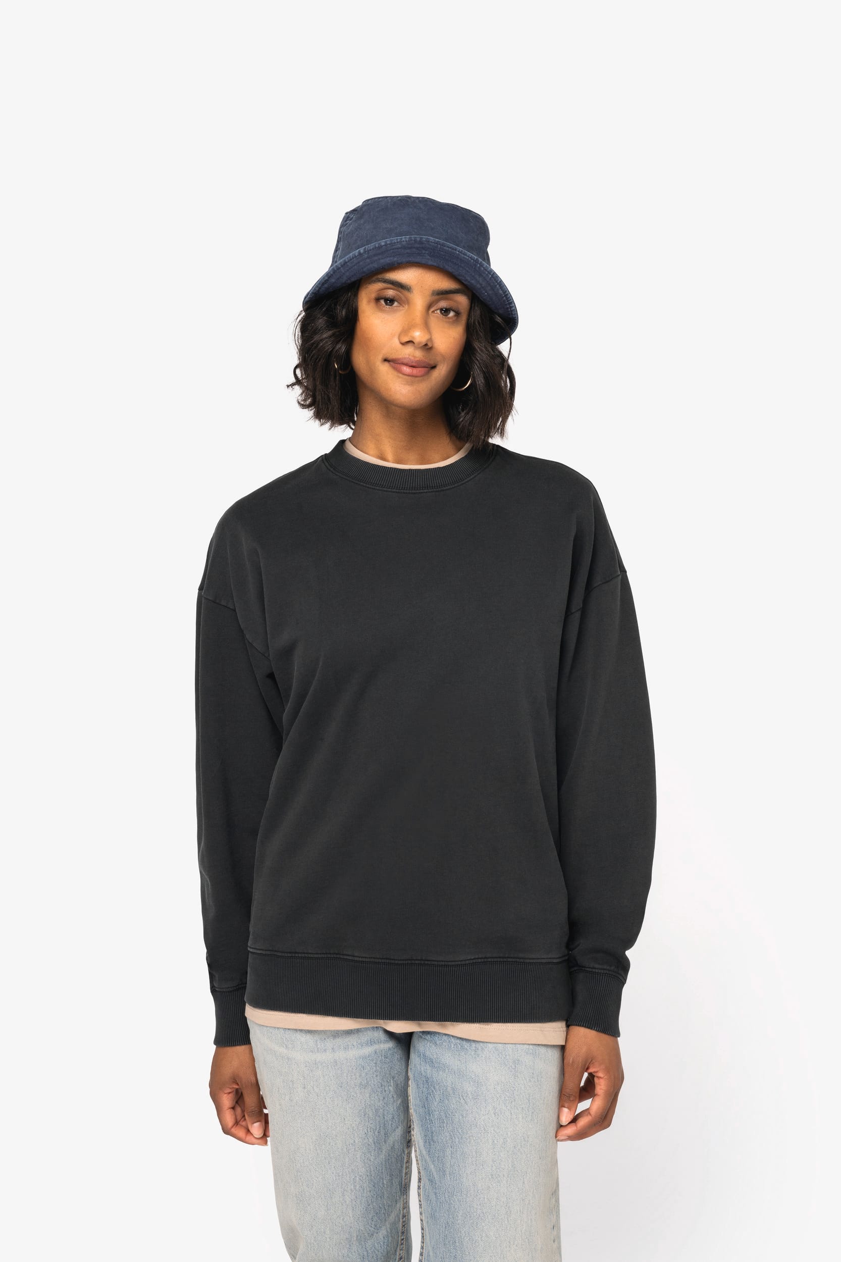 Ausgewaschenes umweltfreundliches Oversize Unisex-Sweatshirt mit Rundhalsausschnitt Ausgewaschenes umweltfreundliches Oversize Unisex-Sweatshirt mit Rundhalsausschnitt