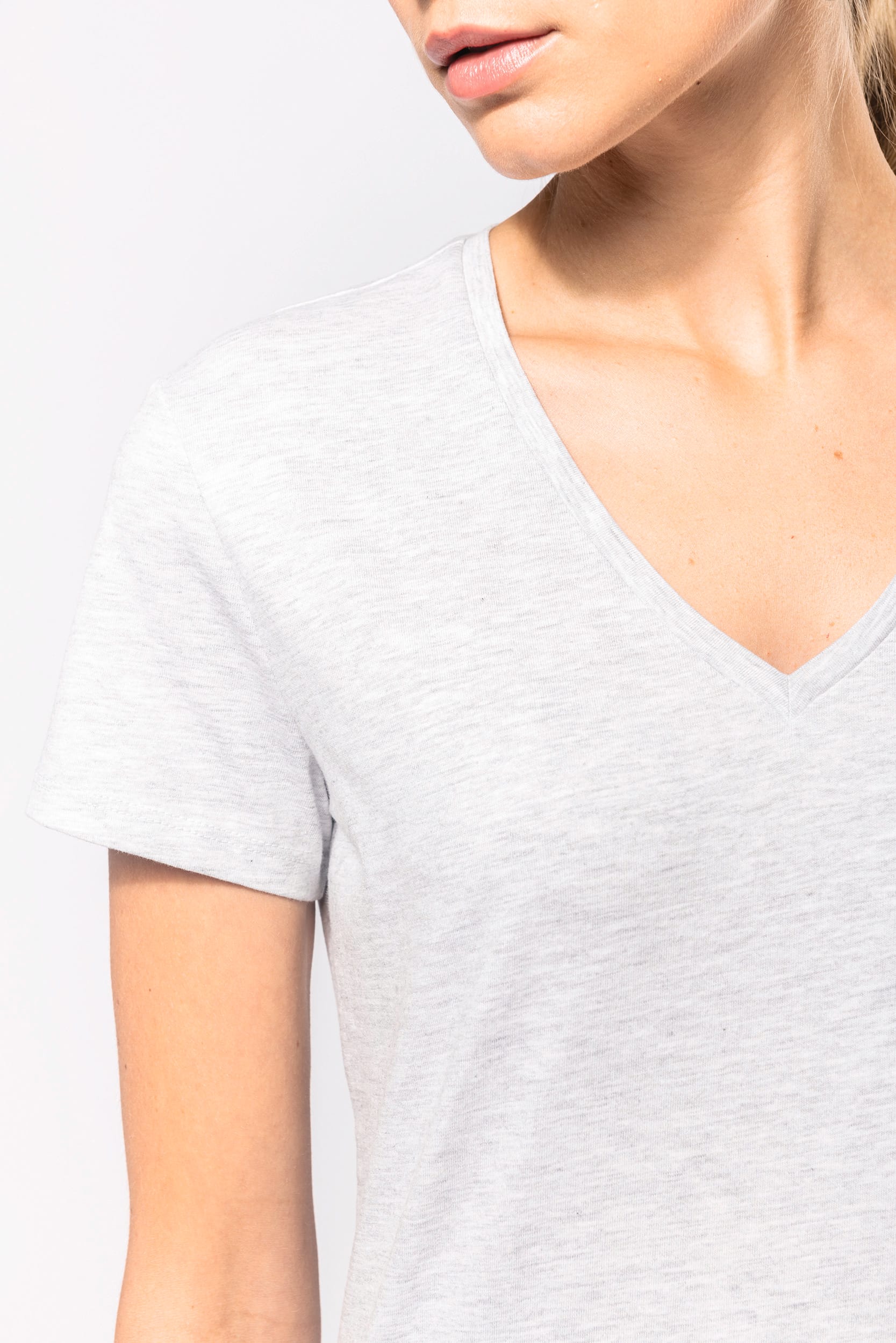 Ladies' short-sleeved V-neck T-shirt