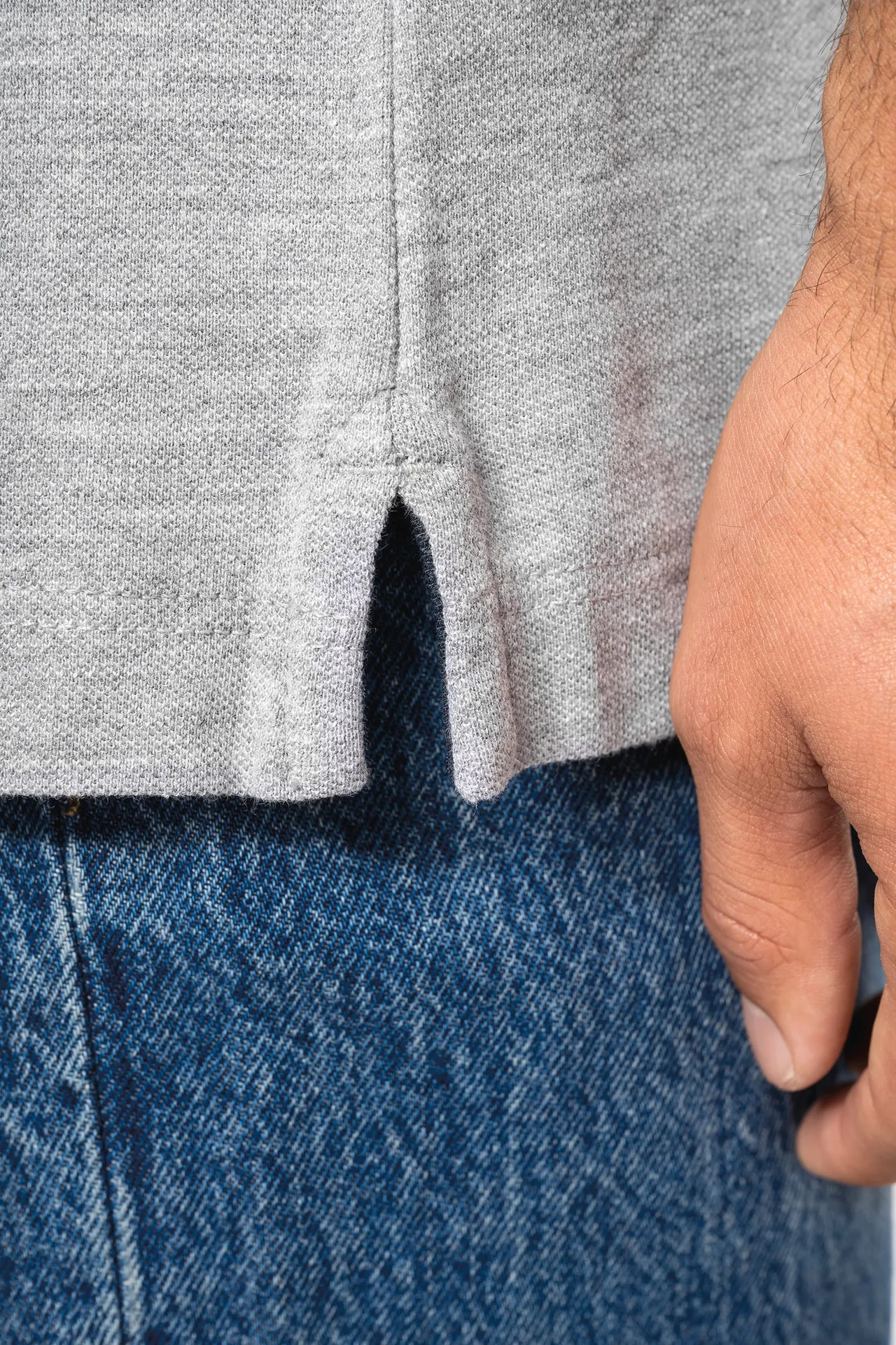 Herren T-Shirt aus Piqué-Trikot mit V-Ausschnitt