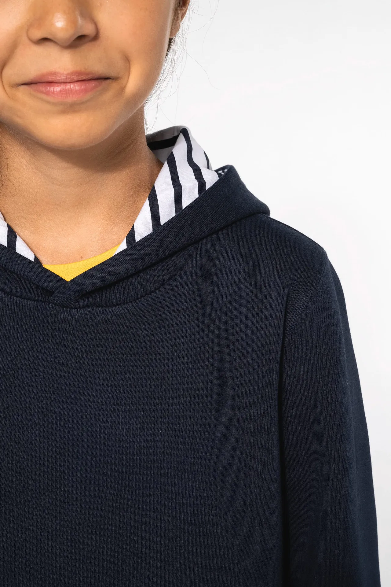 Kapuzensweatshirt mit kontrastfarbener Kapuze und Motiven für Kinder