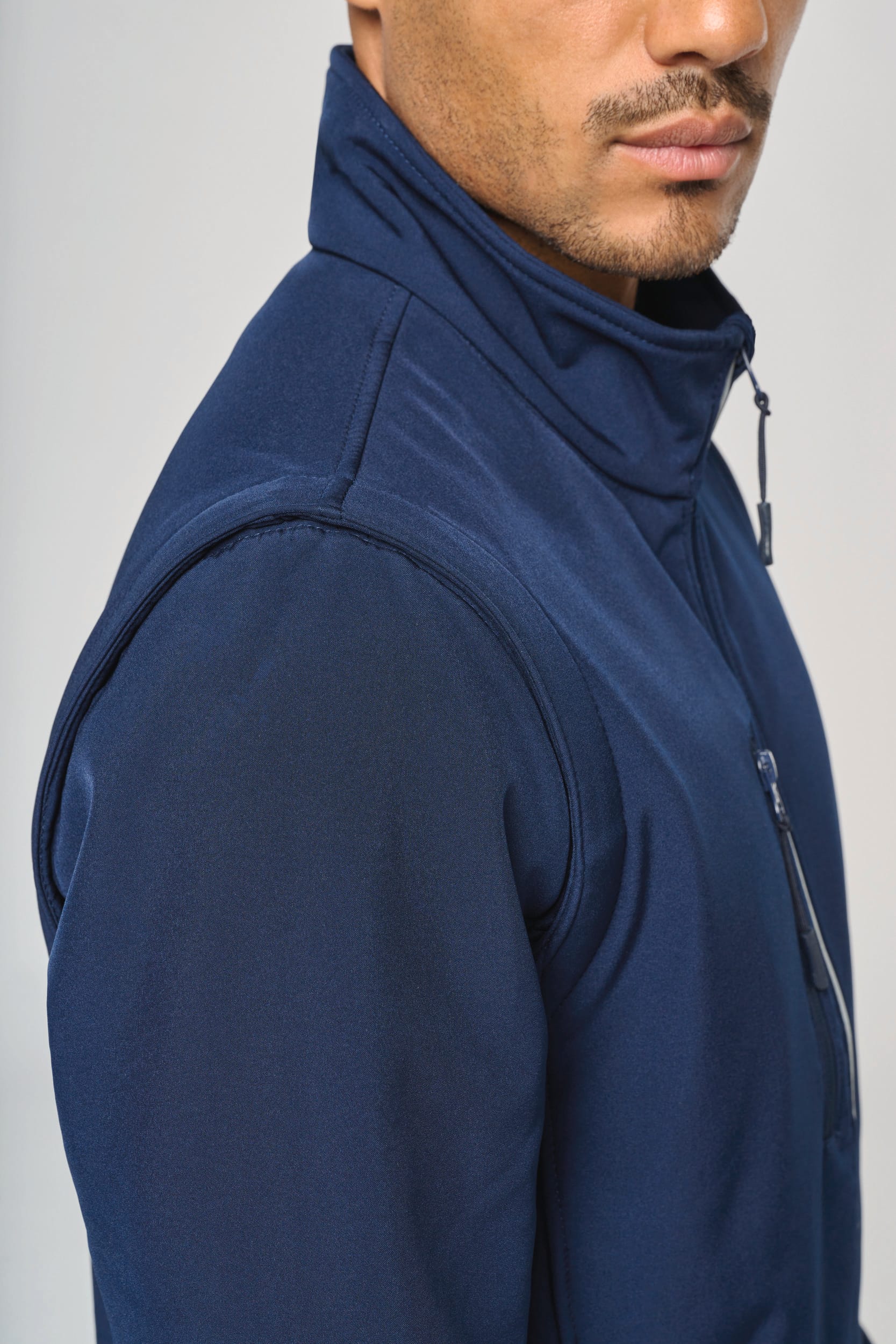 Softshelljacke mit abnehmbaren Ärmeln