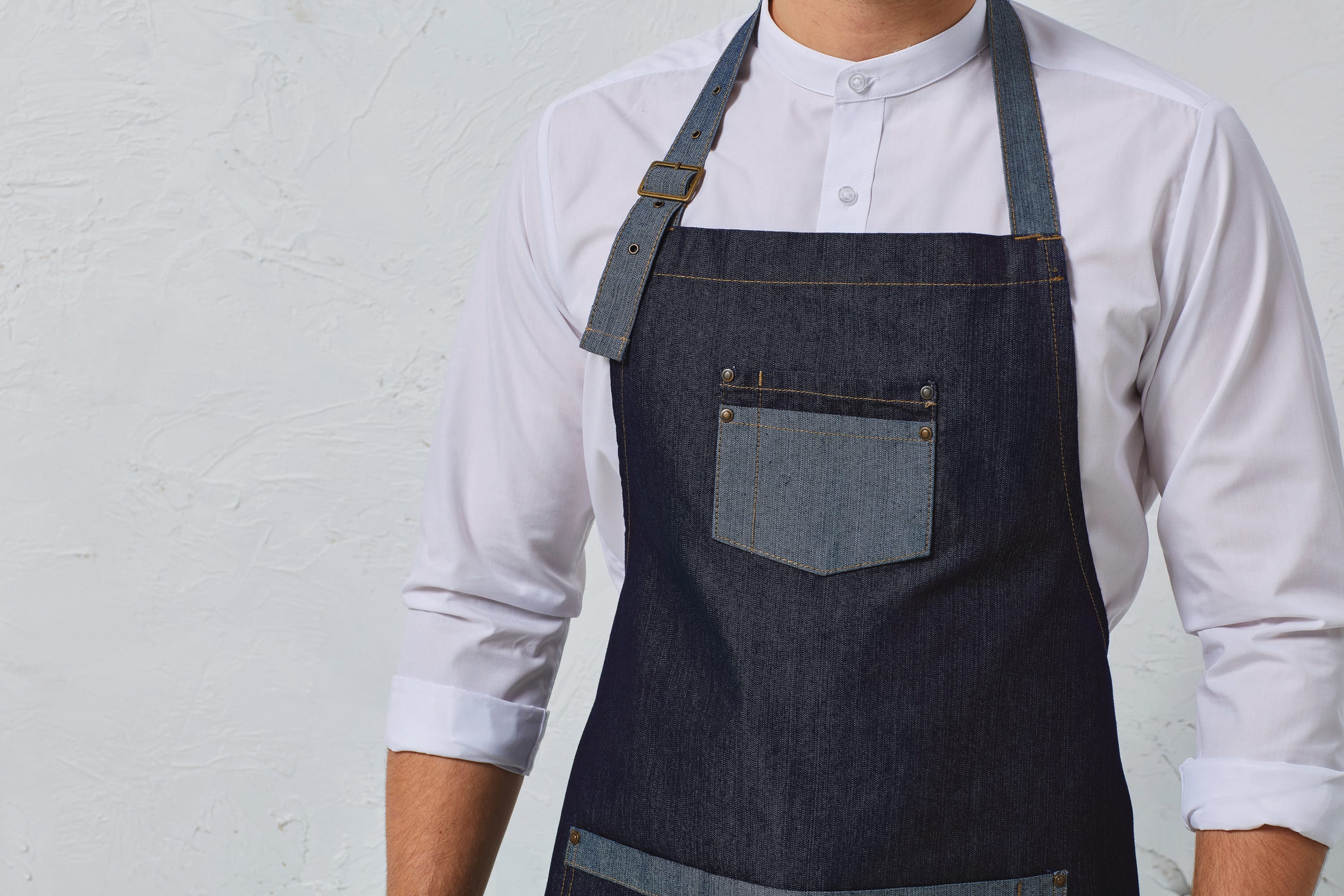 Domain - Contrast denim bib apron