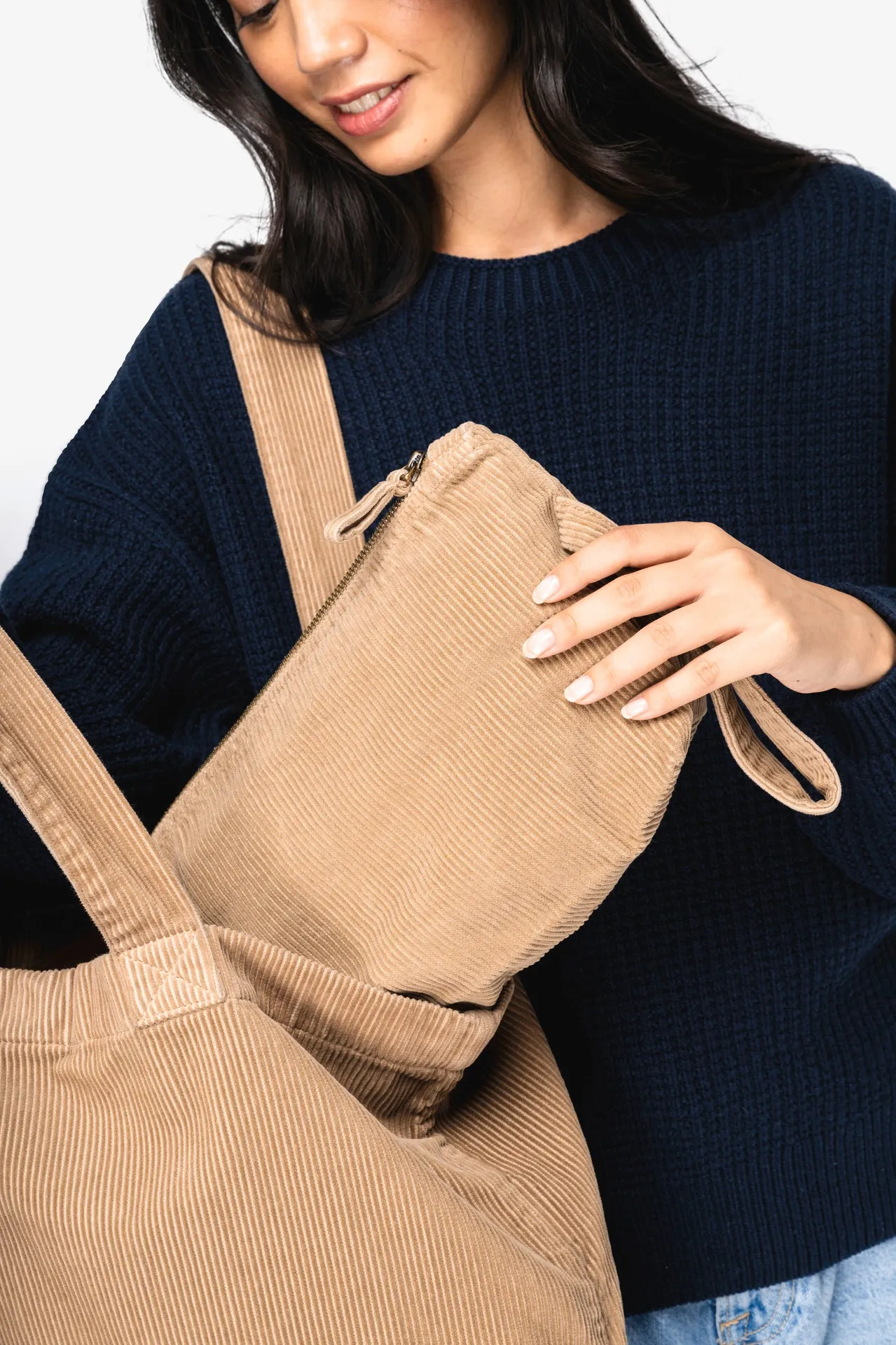 Umweltfreundliche ausgewaschene kleine Tasche aus Kord