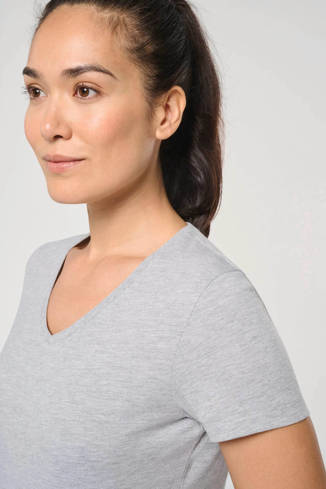 Antibakterielles, umweltfreundliches T-Shirt mit V-Ausschnitt für Damen