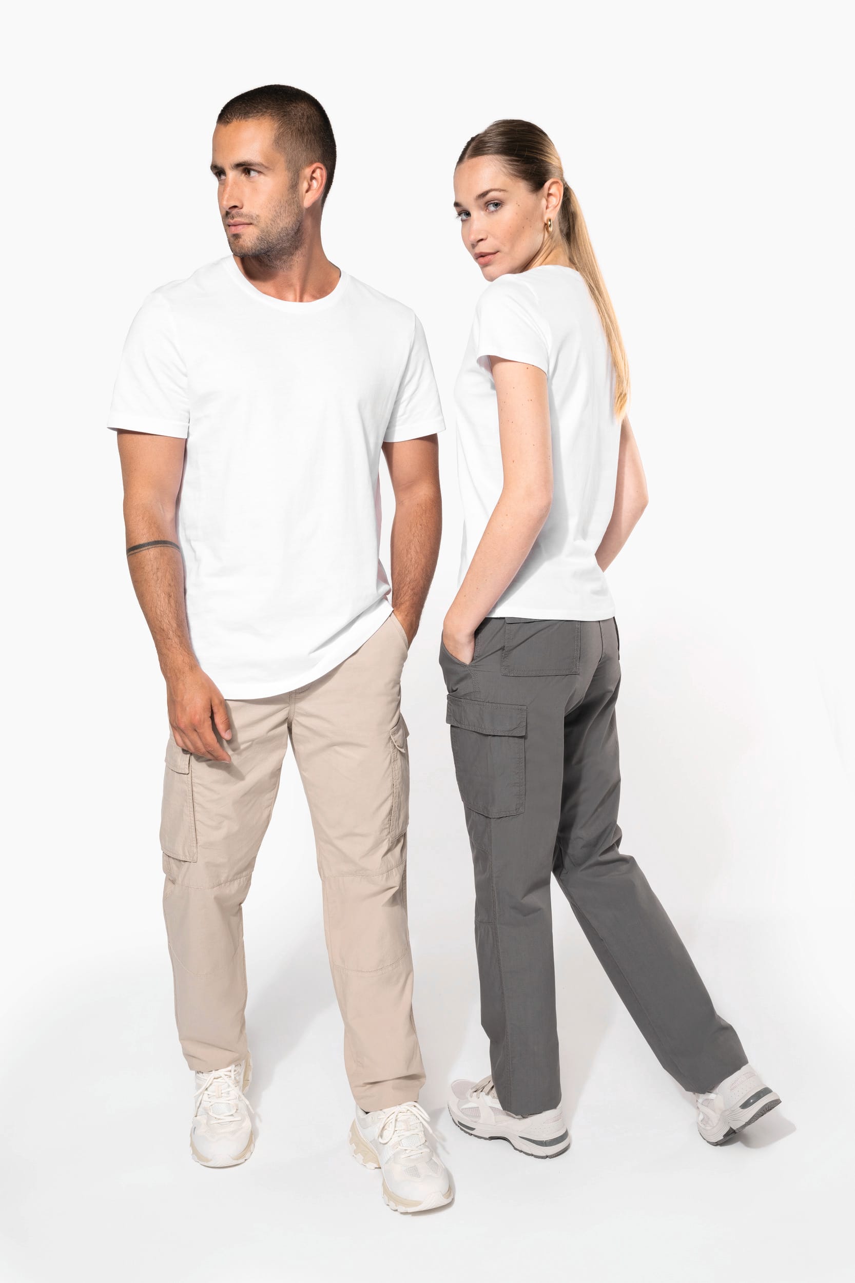 Leichte Damenhose mit mehreren Taschen