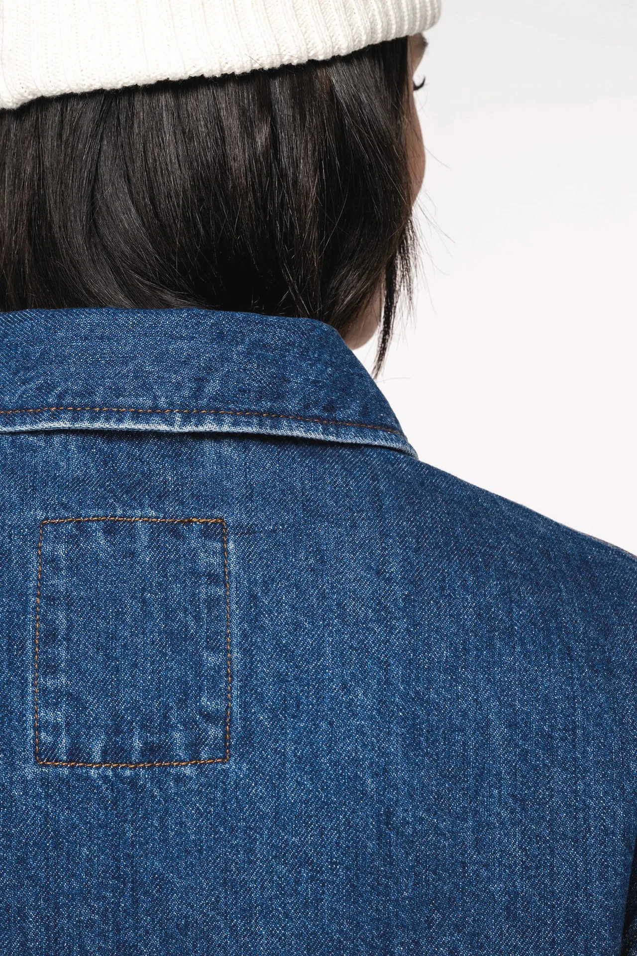 Umweltfreundliche Unisex-Jeansjacke mit überschnittenen Schultern