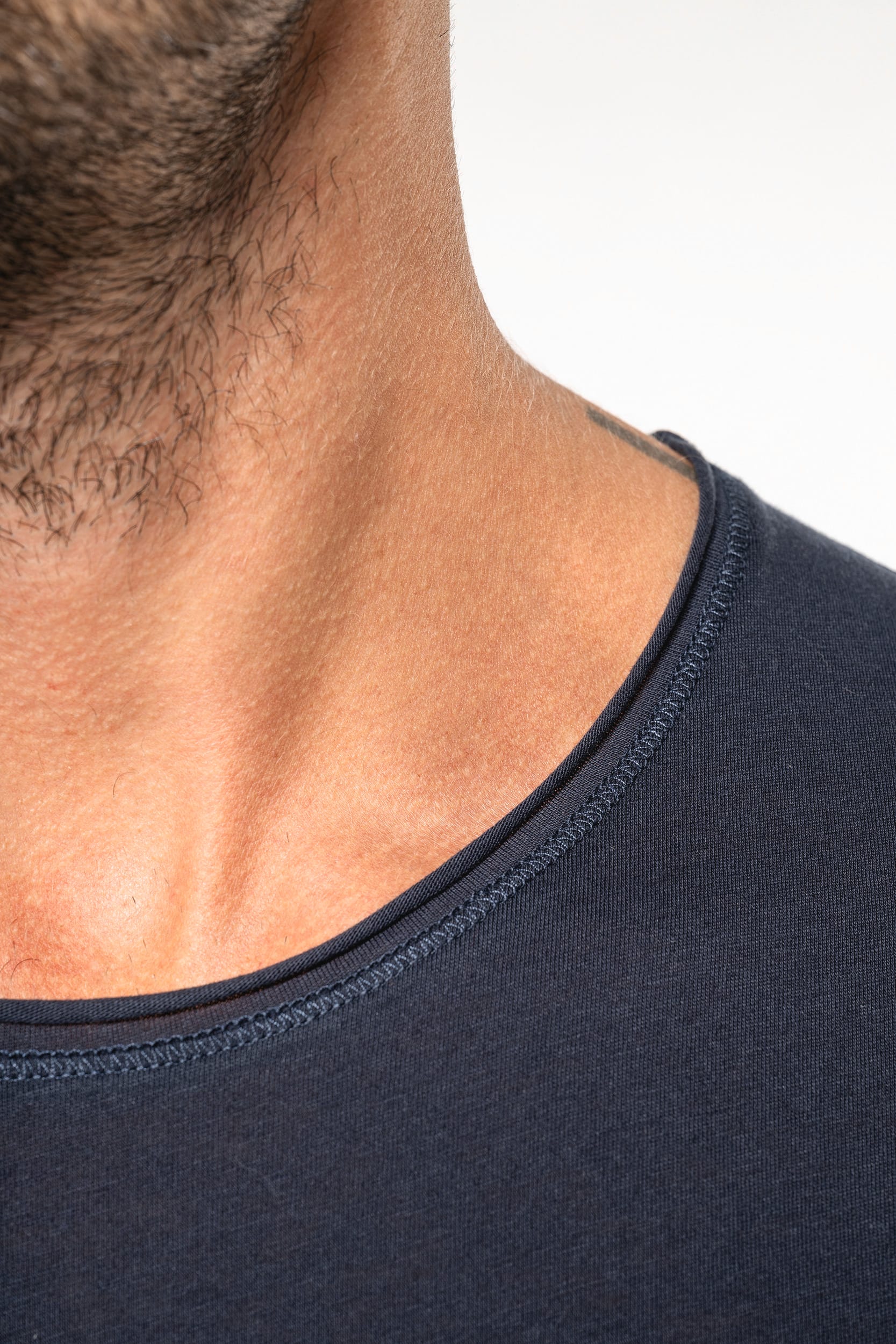 Bio-T-Shirt mit kurzen Ärmeln und ungesäumten Halsausschnitt