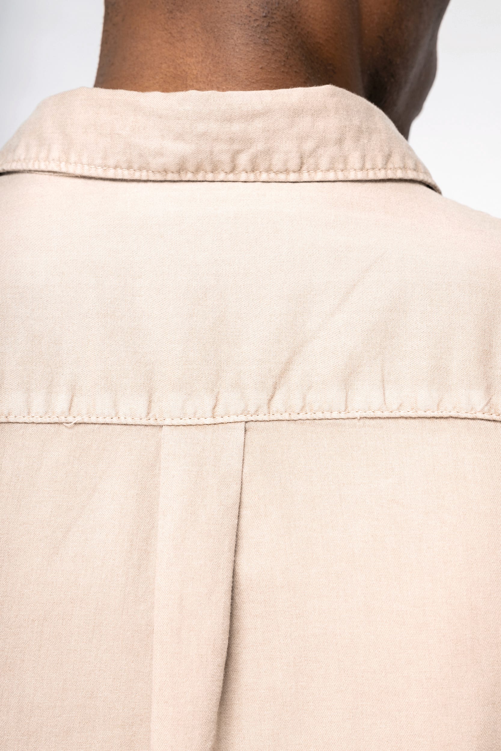 Umweltfreundliches ausgewaschenes Herrenhemd