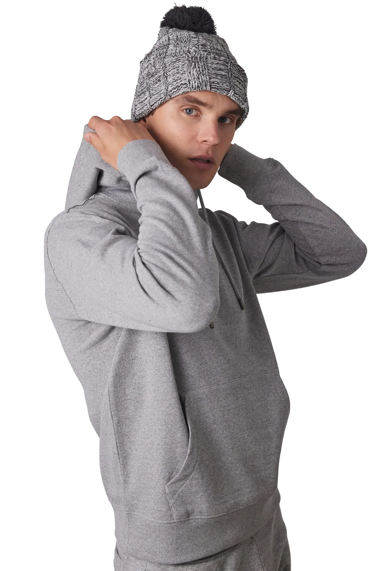 Bommelmütze mit Umschlag.