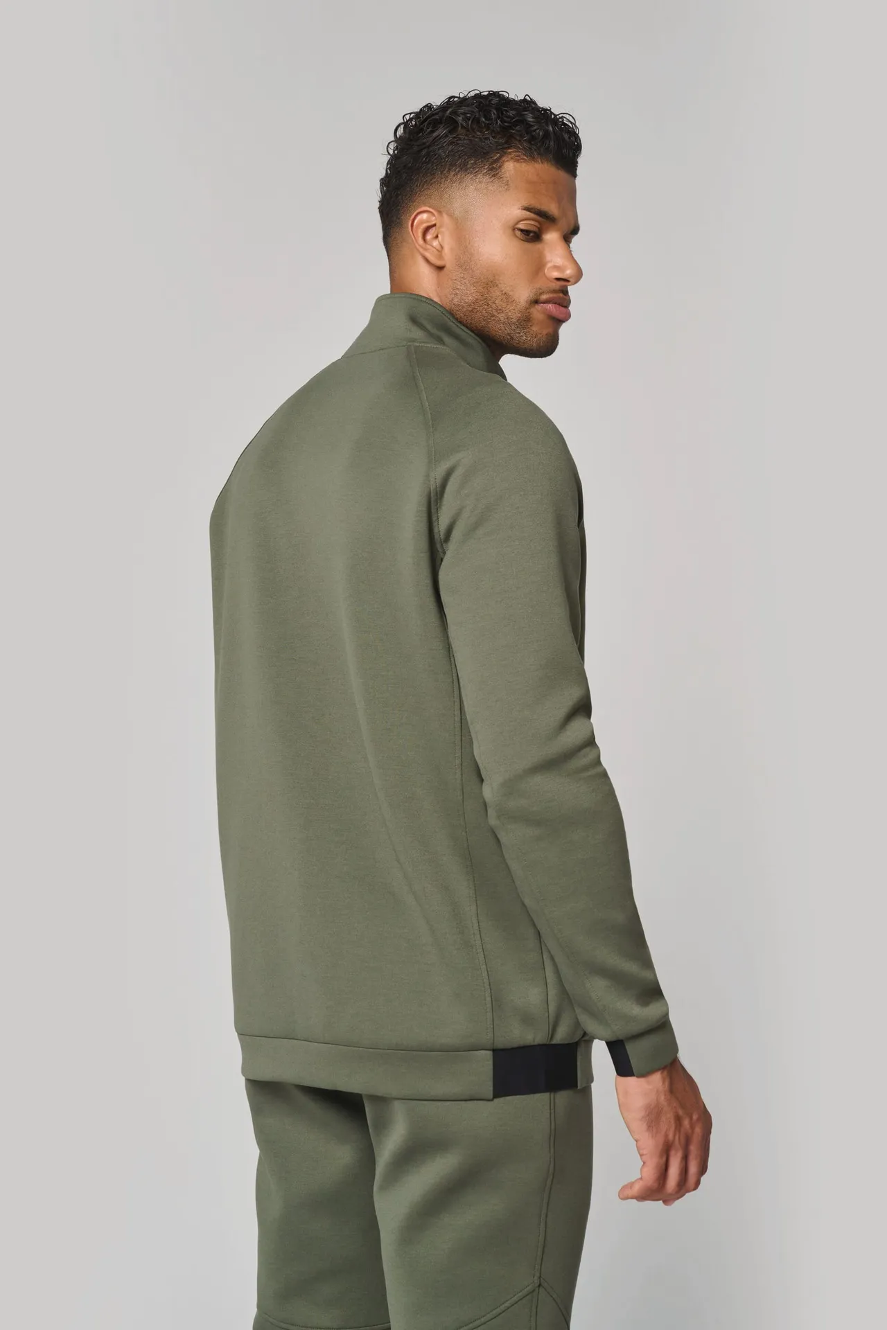 Jacke mit hochgeschlossenem Kragen