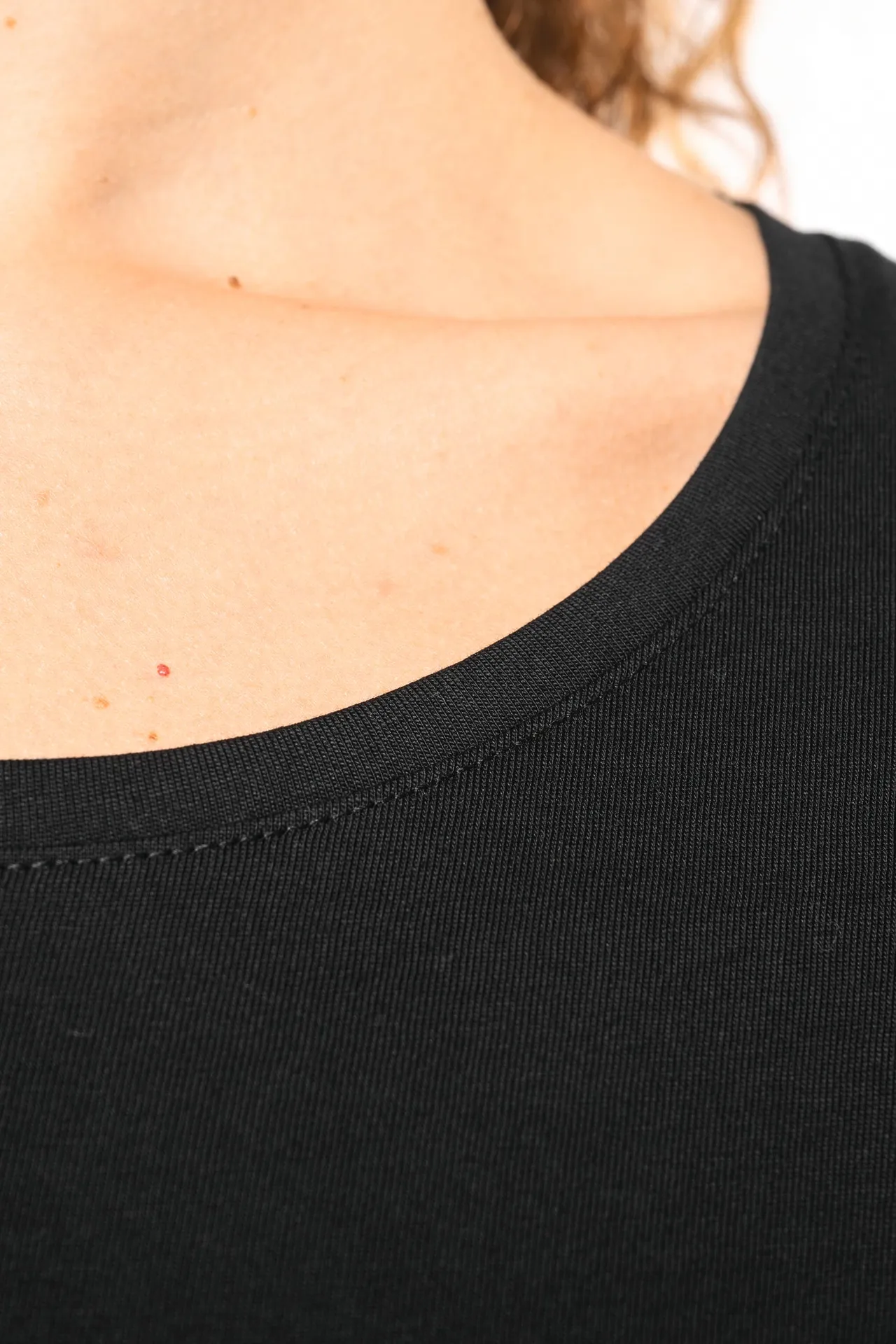 Ladies’ boat neck short-sleeved T-shirt