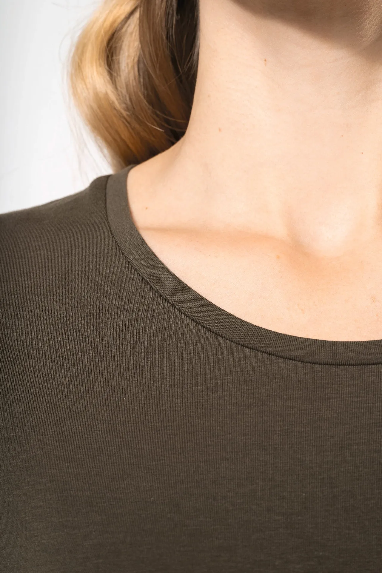 Kurzarm-Damen-T-Shirt mit Rundhalsausschnitt