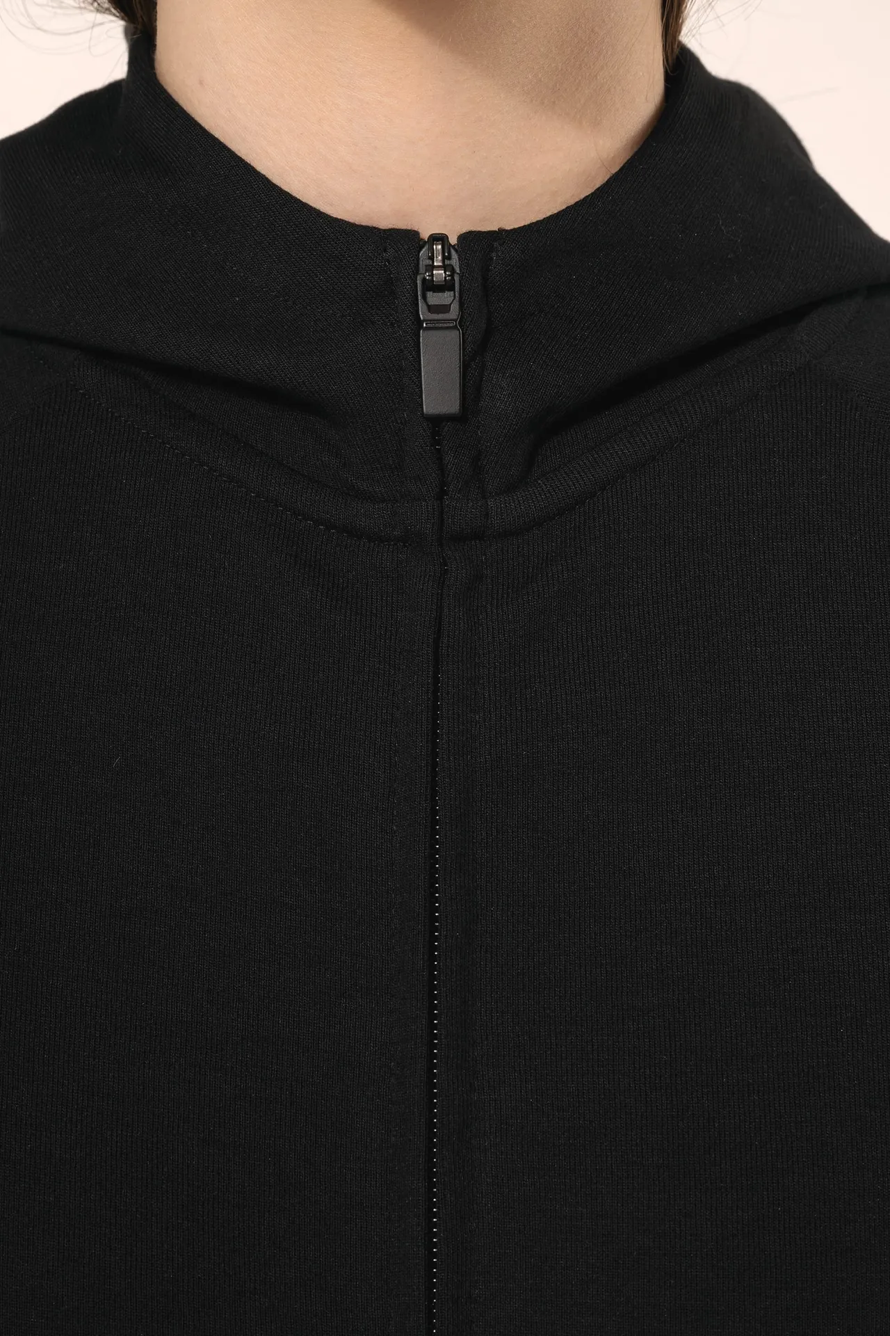 Damenjacke mit Reißverschluss und Kapuze