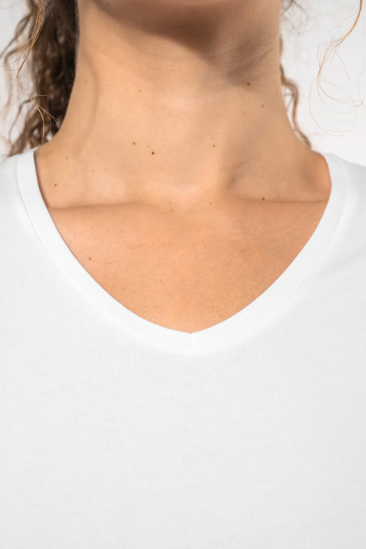 Kurzarm-Damen-T-Shirt mit V-Ausschnitt