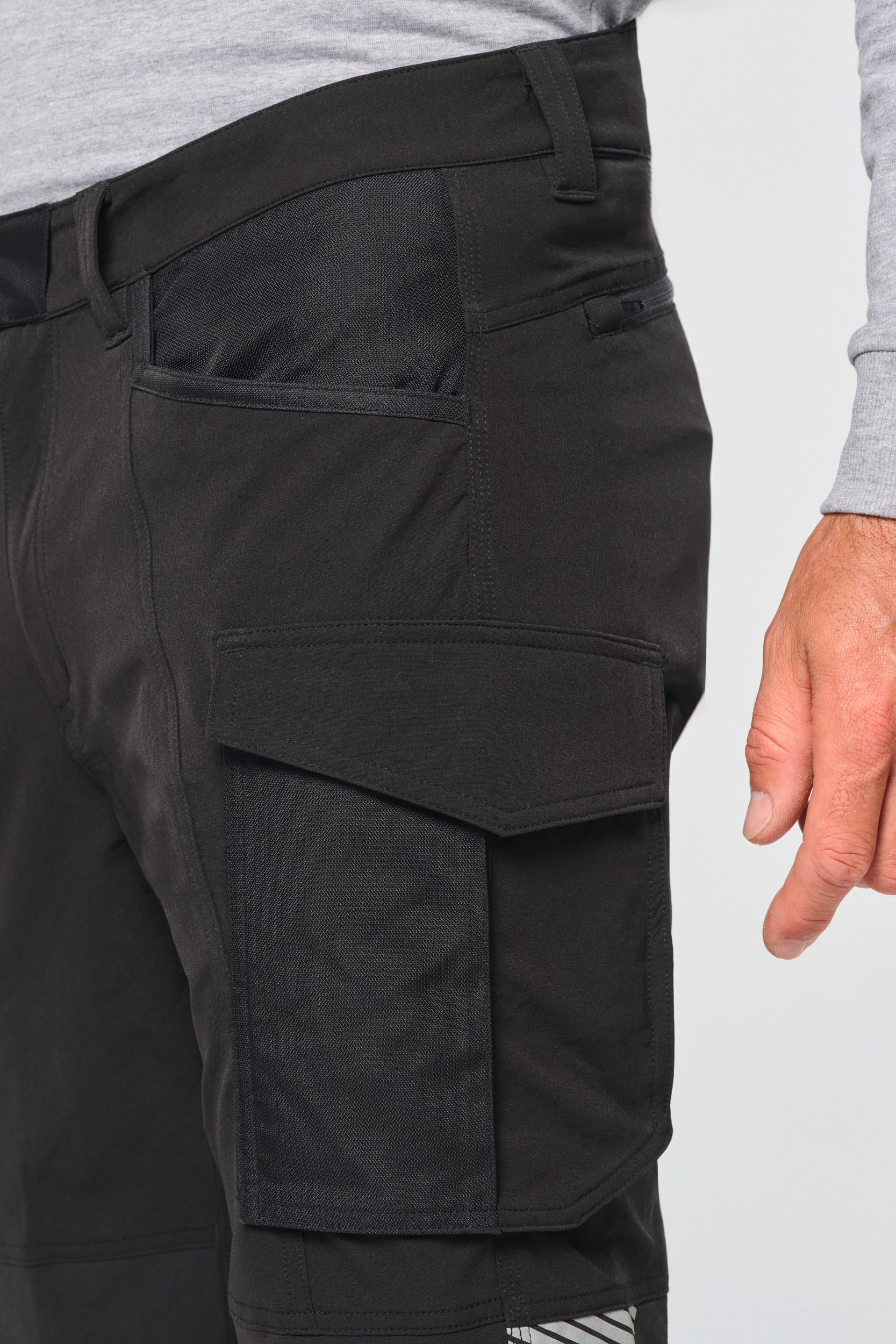 Recycelte Stretchhose mit mehreren Taschen